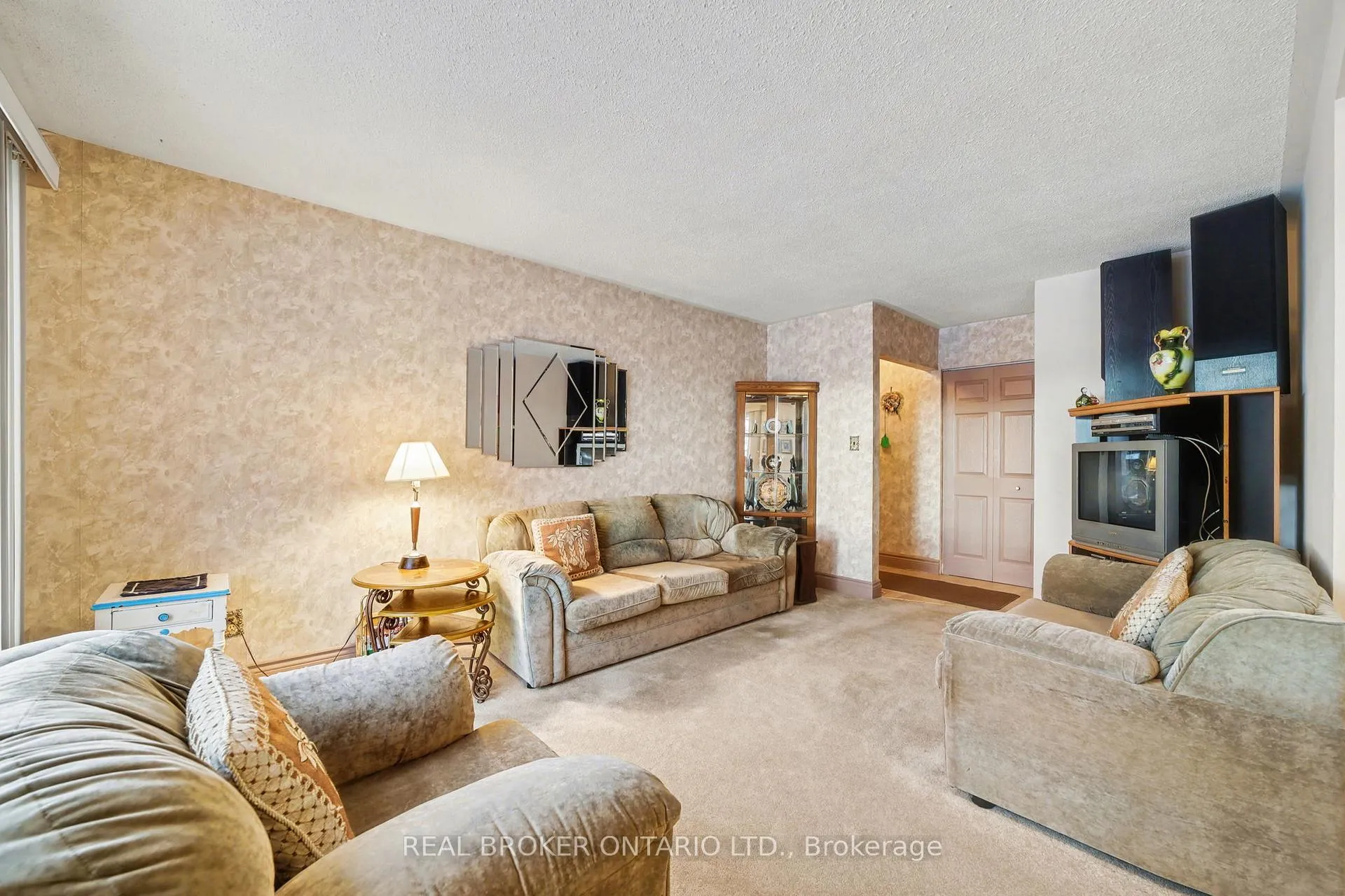 Photo 7 of 40 Flavian Crescent, Brampton, Southgate — HOMEH