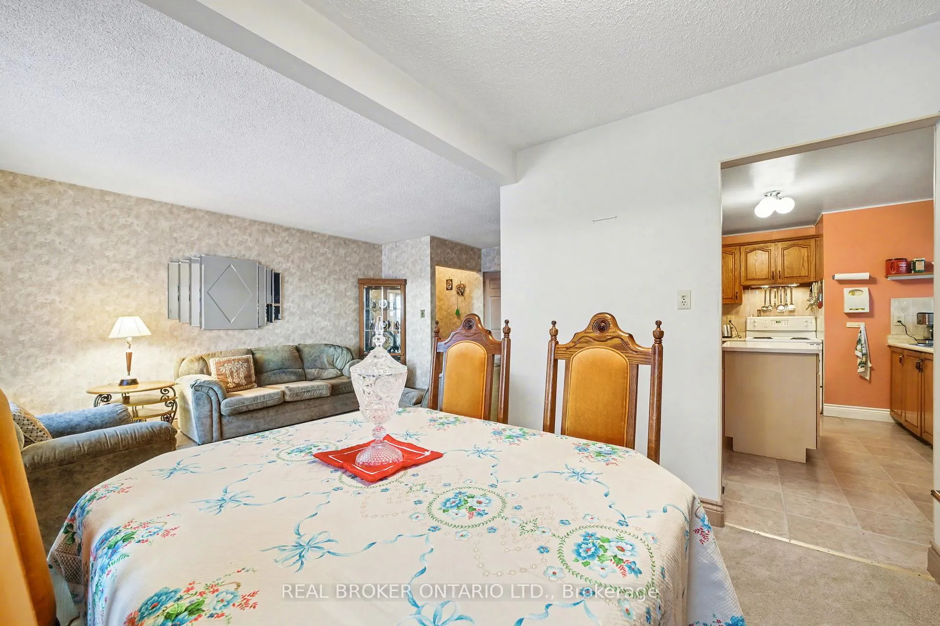 Photo 10 of 40 Flavian Crescent, Brampton, Southgate — HOMEH