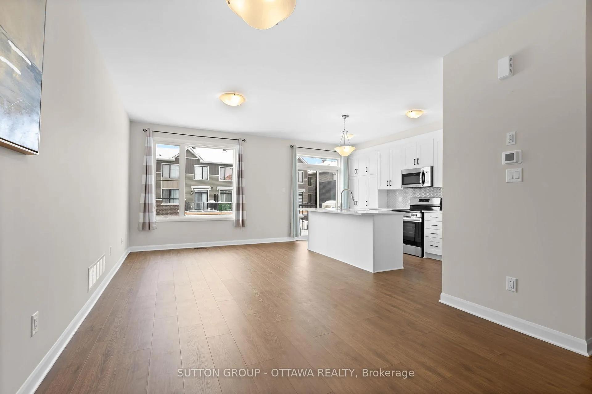 Photo 3 of 806 Glissade Grove, Ottawa, Avalon West — HOMEH
