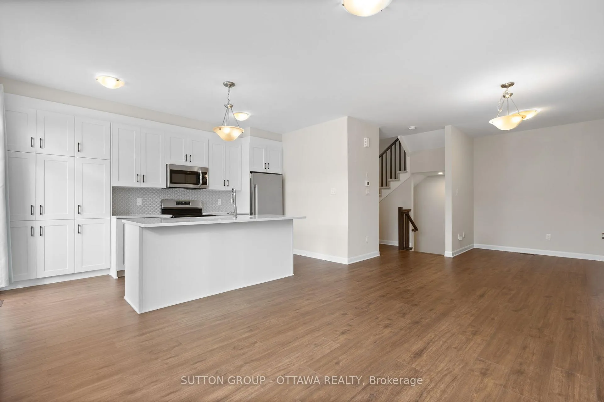 Photo 4 of 806 Glissade Grove, Ottawa, Avalon West — HOMEH