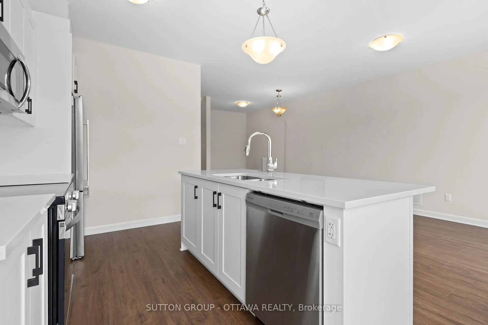 Photo 6 of 806 Glissade Grove, Ottawa, Avalon West — HOMEH