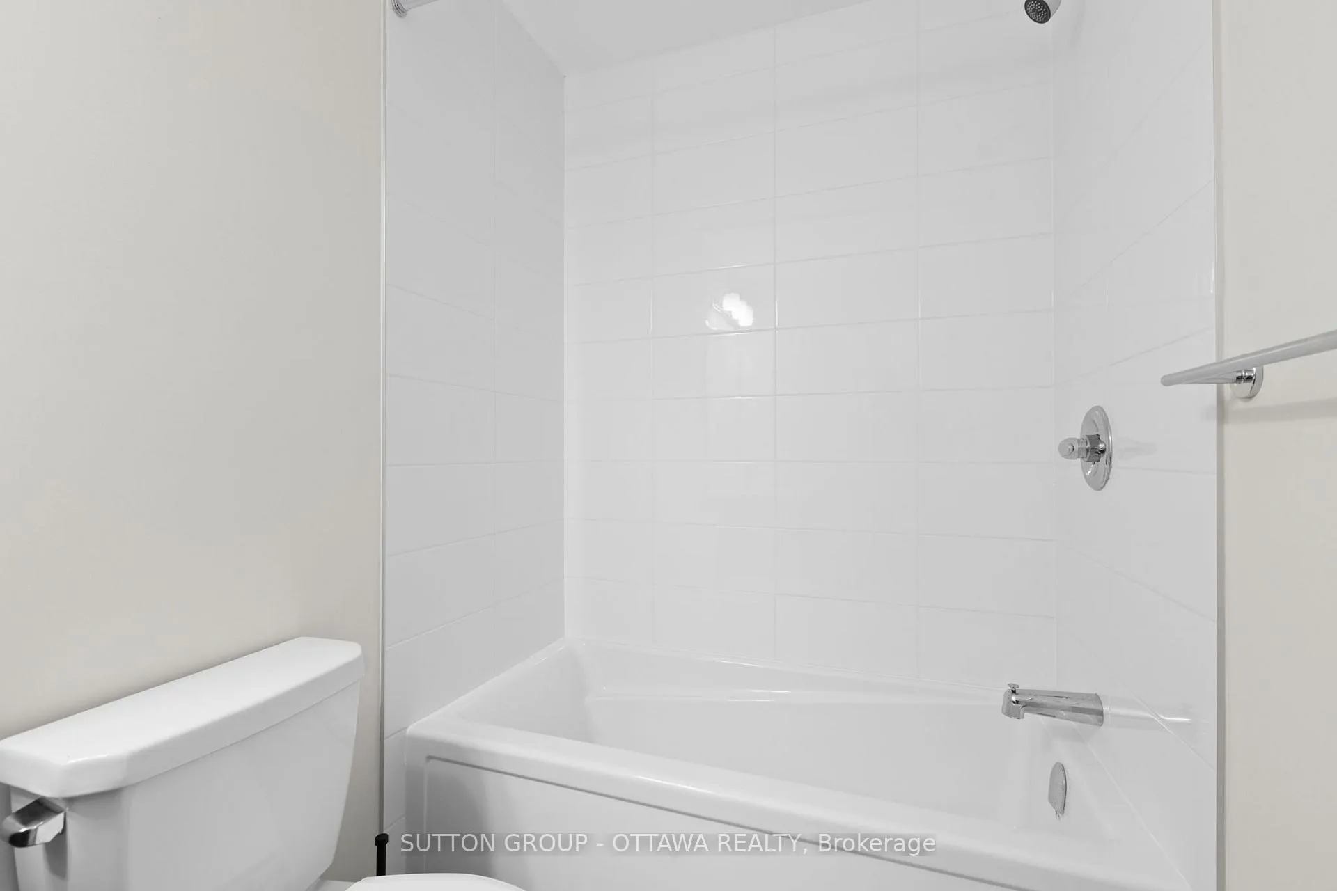 Photo 18 of 806 Glissade Grove, Ottawa, Avalon West — HOMEH