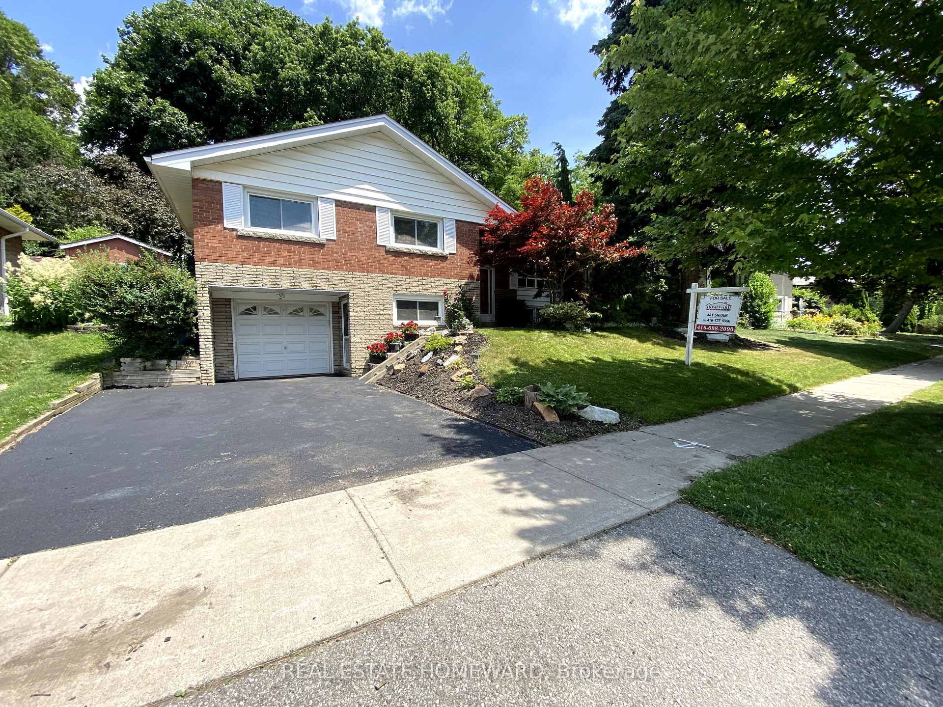 Photo 2 of 8 Burnview Crescent, Scarborough, Woburn — HOMEH