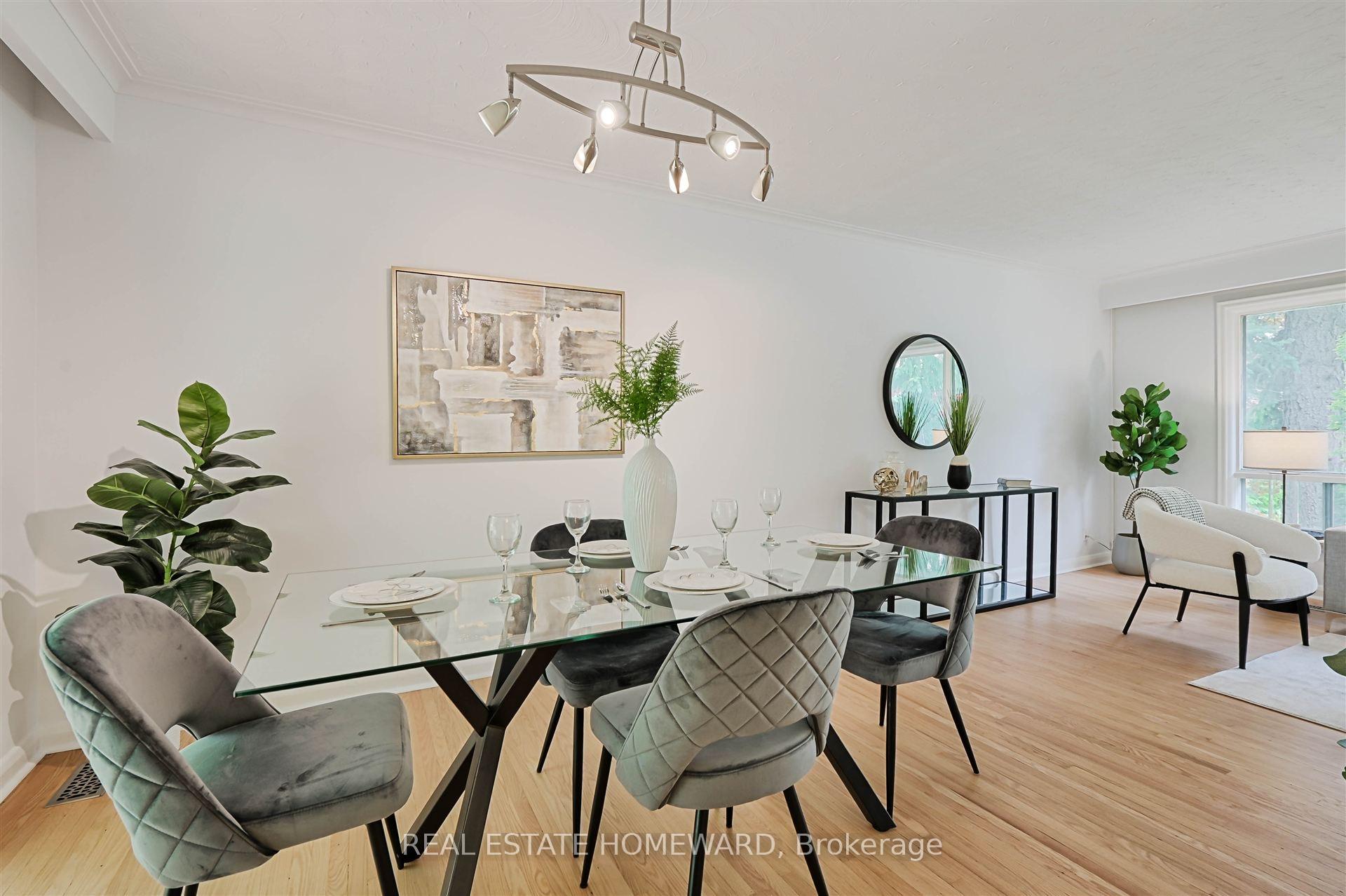 Photo 10 of 8 Burnview Crescent, Scarborough, Woburn — HOMEH