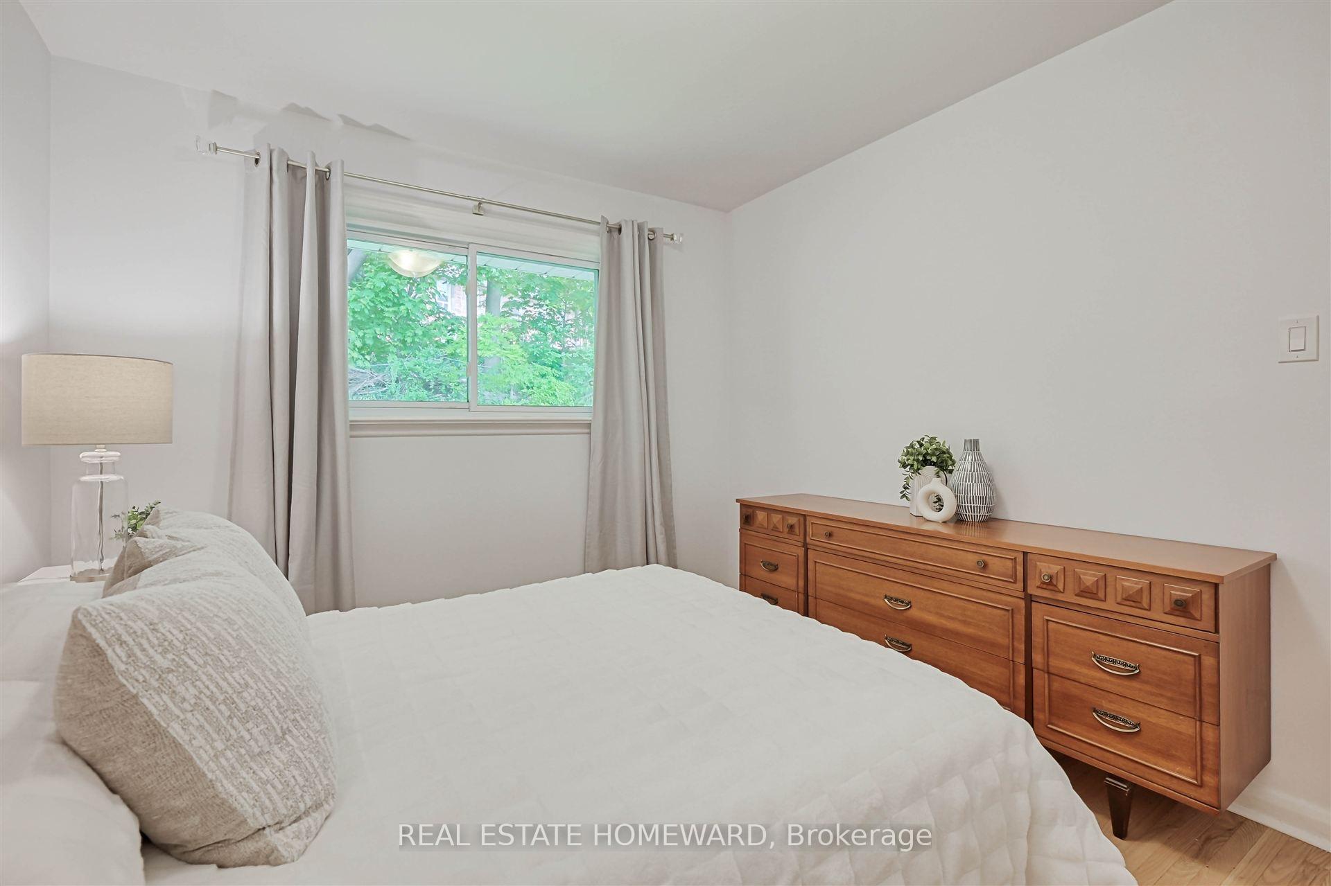 Photo 16 of 8 Burnview Crescent, Scarborough, Woburn — HOMEH