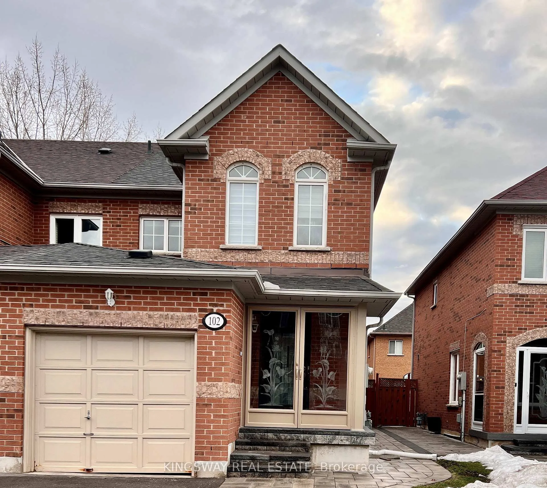 Photo 1 of 102 Lucena Crescent, Vaughan, Maple — HOMEH