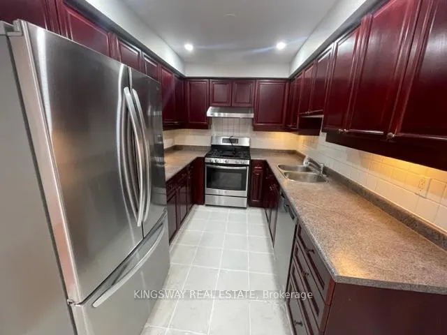 Photo 7 of 102 Lucena Crescent, Vaughan, Maple — HOMEH