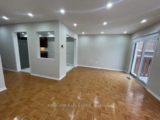 Photo 9 of 102 Lucena Crescent, Vaughan, Maple — HOMEH