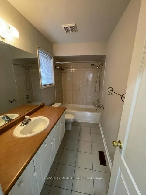 Photo 17 of 102 Lucena Crescent, Vaughan, Maple — HOMEH