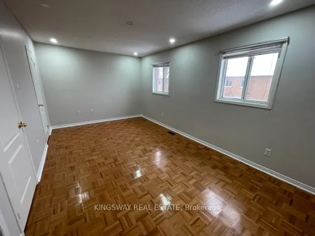Photo 18 of 102 Lucena Crescent, Vaughan, Maple — HOMEH