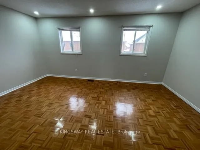 Photo 19 of 102 Lucena Crescent, Vaughan, Maple — HOMEH