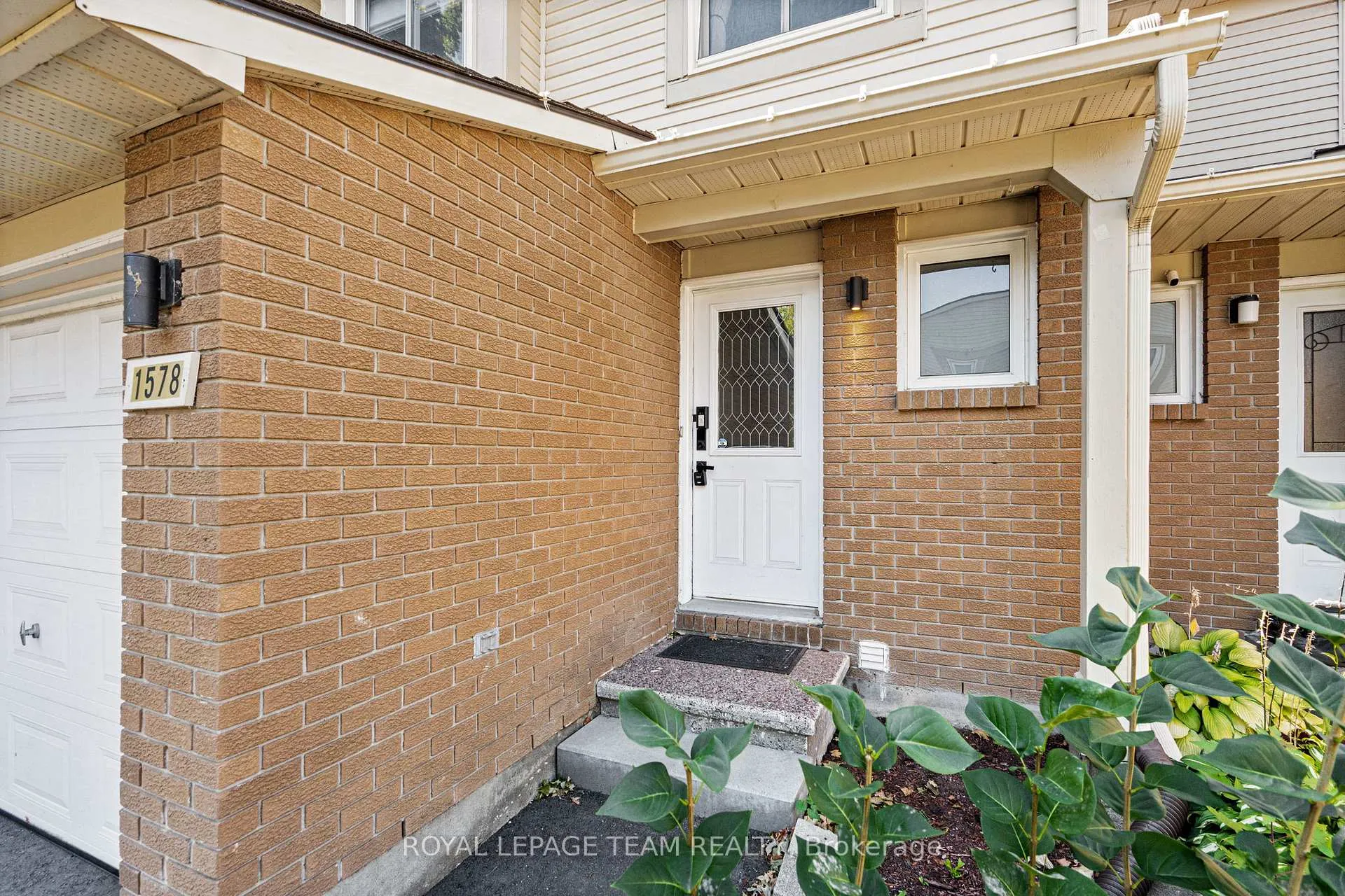 Photo 2 of 1578 Cheevers Crescent, Ottawa, Fallingbrook/Pineridge — HOMEH