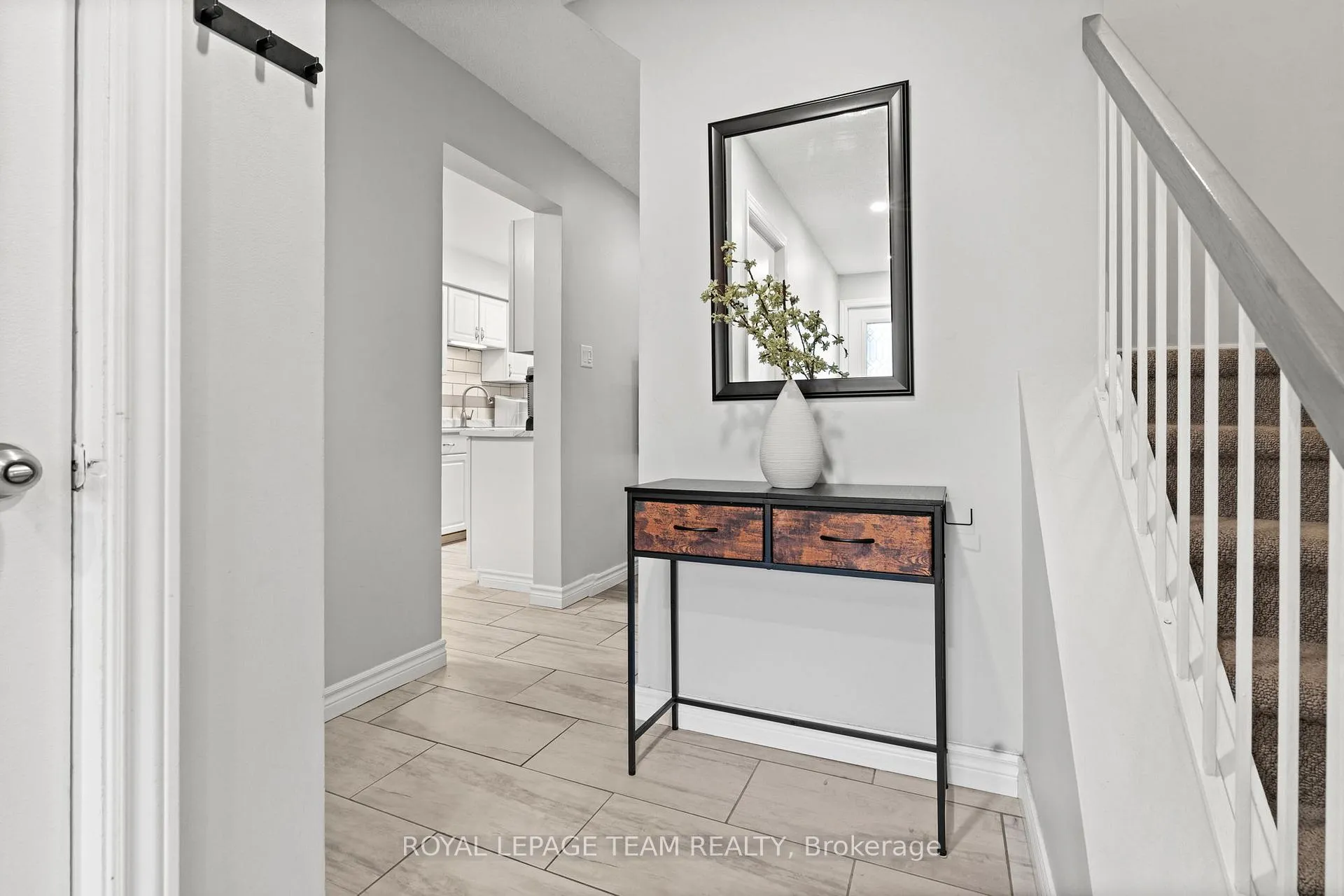 Photo 4 of 1578 Cheevers Crescent, Ottawa, Fallingbrook/Pineridge — HOMEH