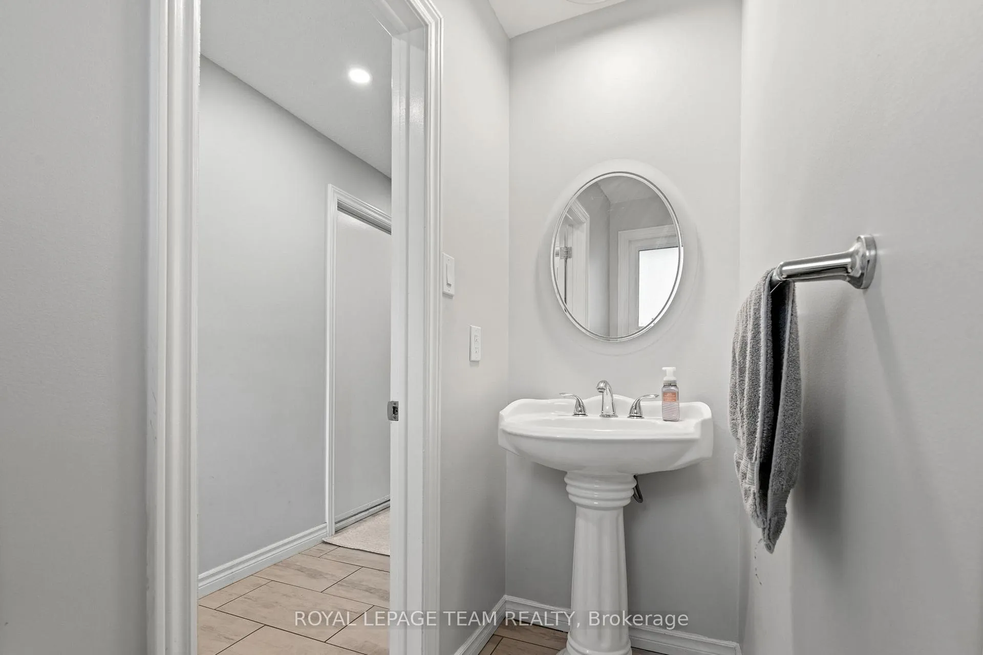 Photo 5 of 1578 Cheevers Crescent, Ottawa, Fallingbrook/Pineridge — HOMEH