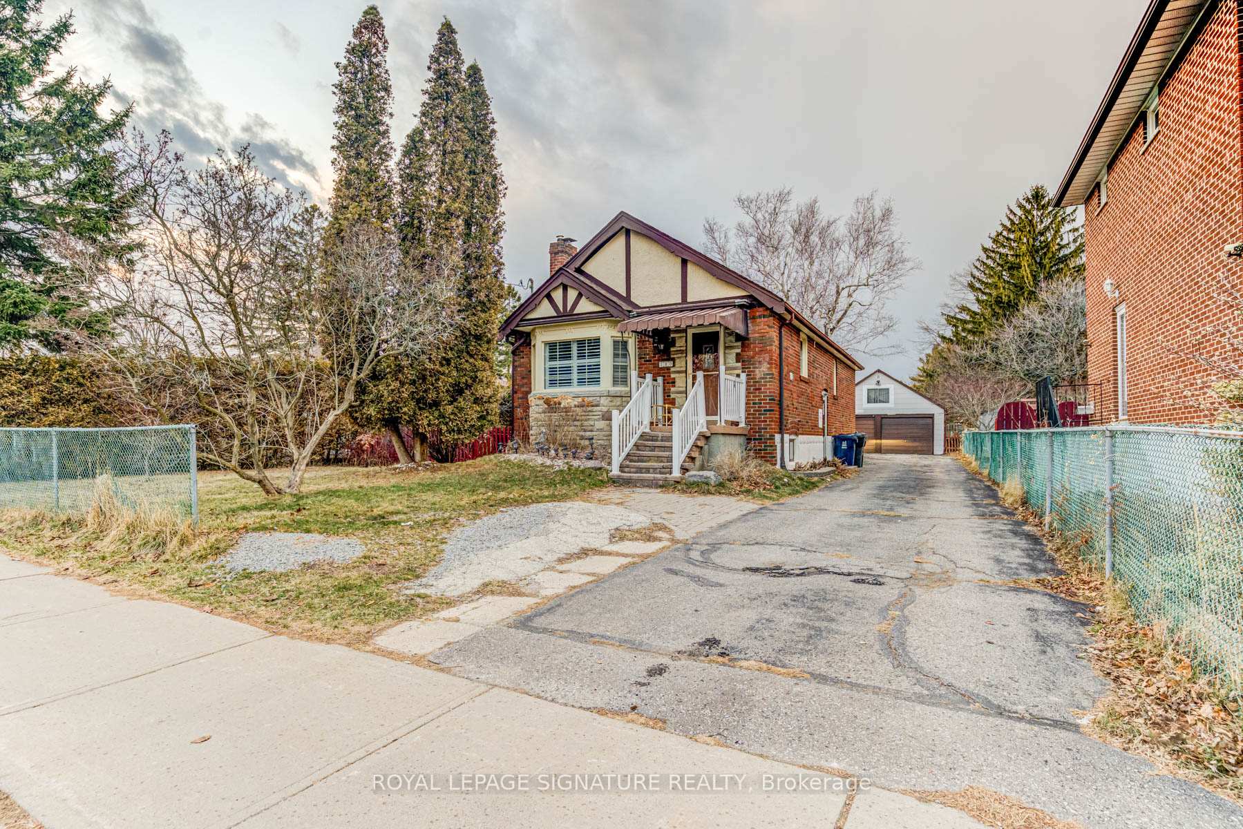 Front of 290 Coronation Drive