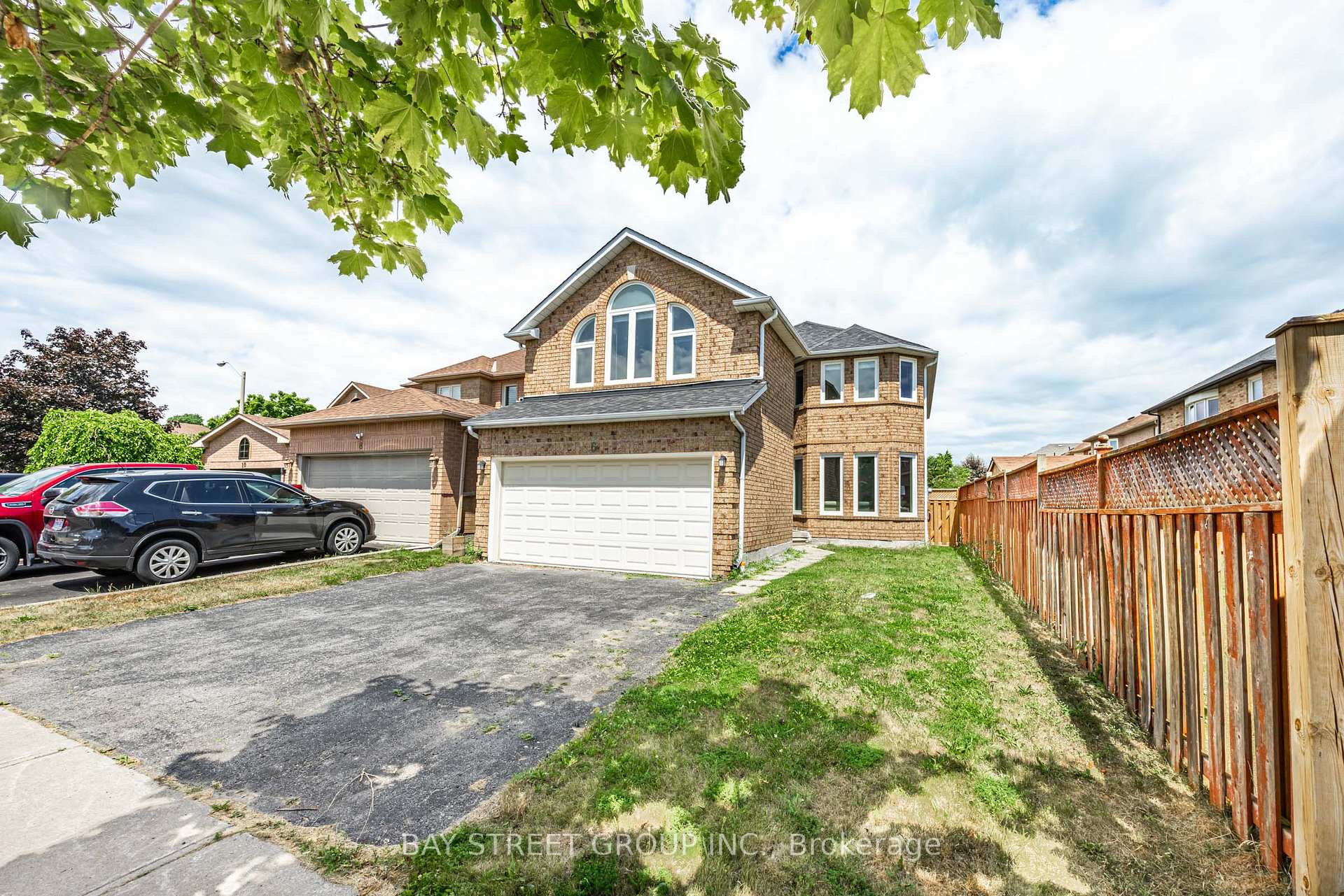 Photo 2 of 6 Bonnydon Crescent, Scarborough, Rouge — HOMEH
