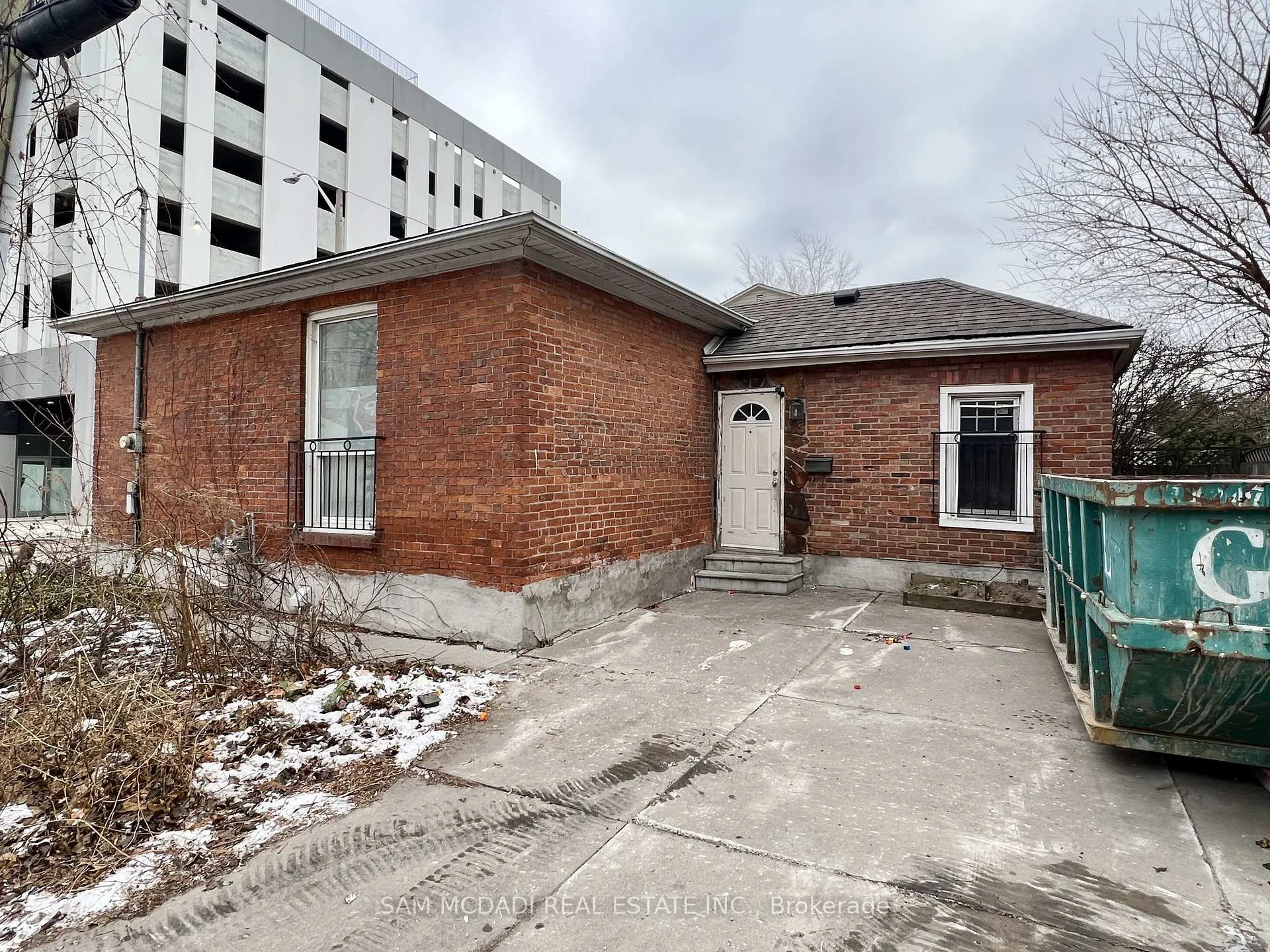 Photo 3 of 154 Jackson Street E, Hamilton, Corktown — HOMEH