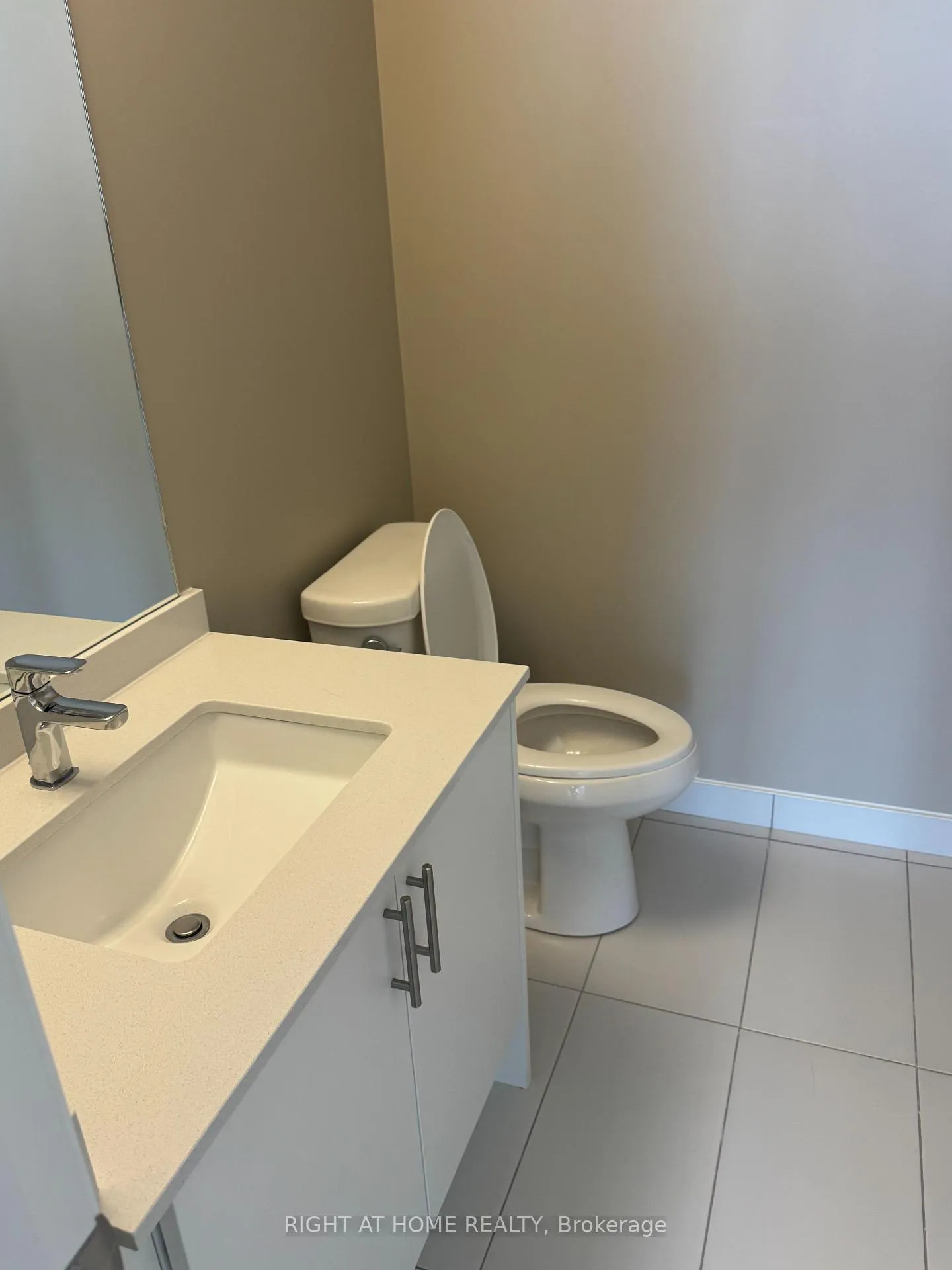 Photo 5 of Unit 529, 8960 Jane Street, Vaughan, Vellore Village — HOMEH