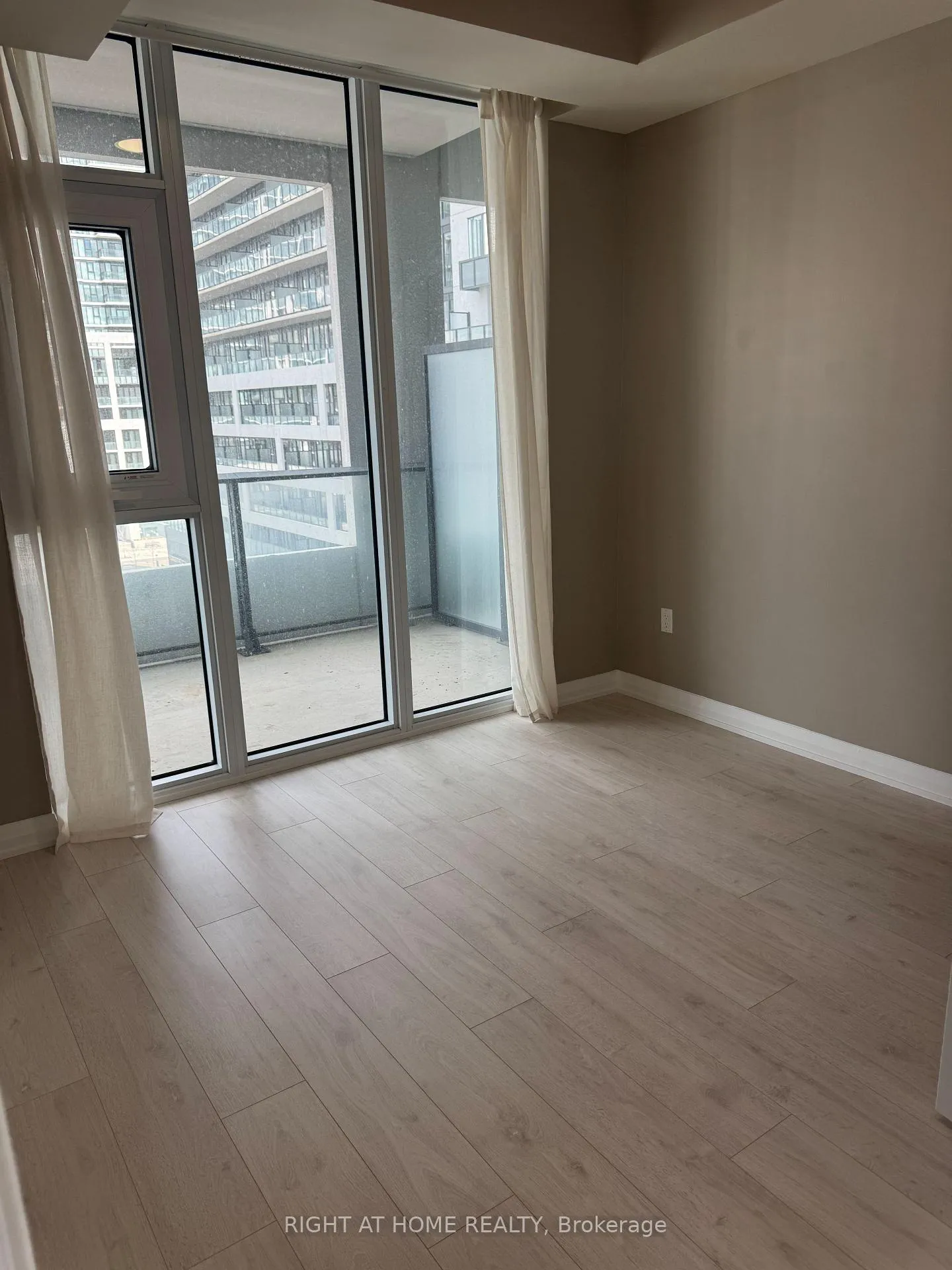 Photo 8 of Unit 529, 8960 Jane Street, Vaughan, Vellore Village — HOMEH