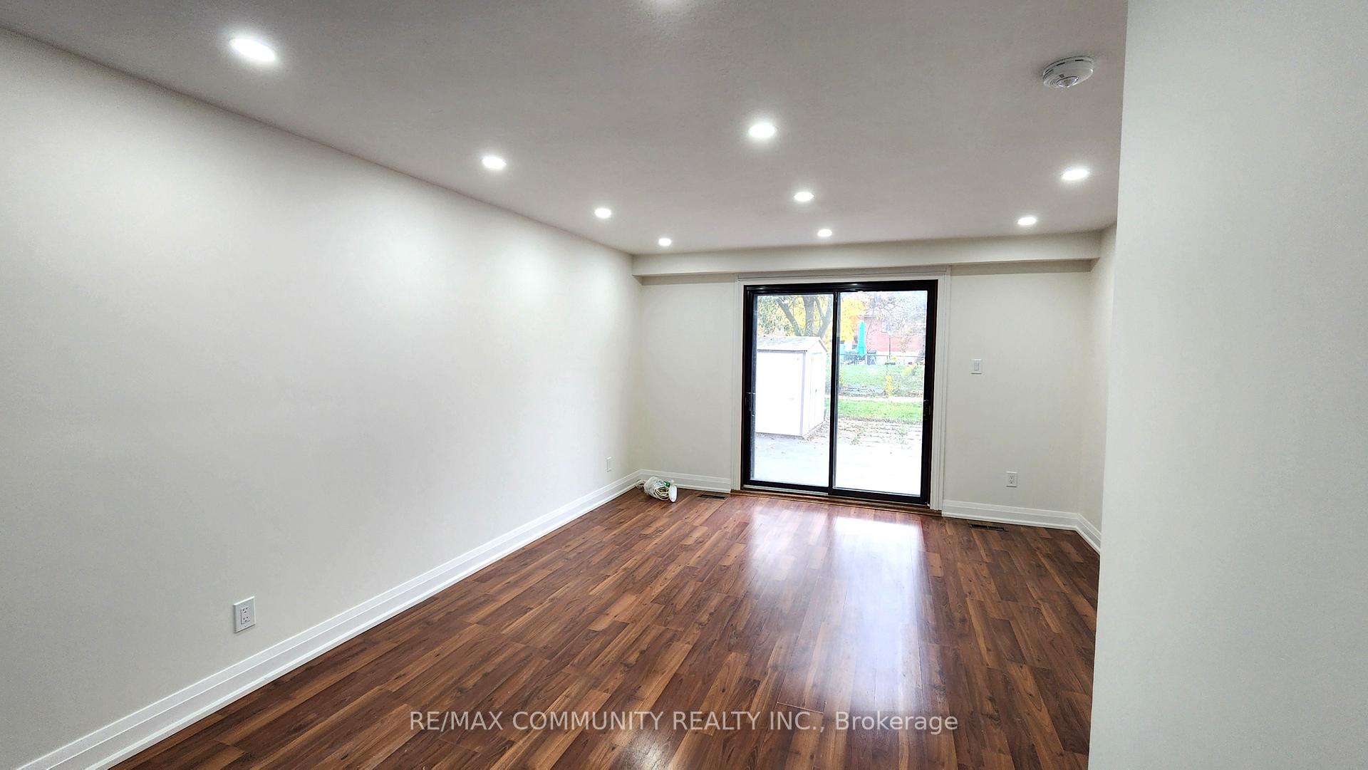 Photo 19 of Unit Main, 19 Purpledusk Trail, Scarborough, Morningside — HOMEH