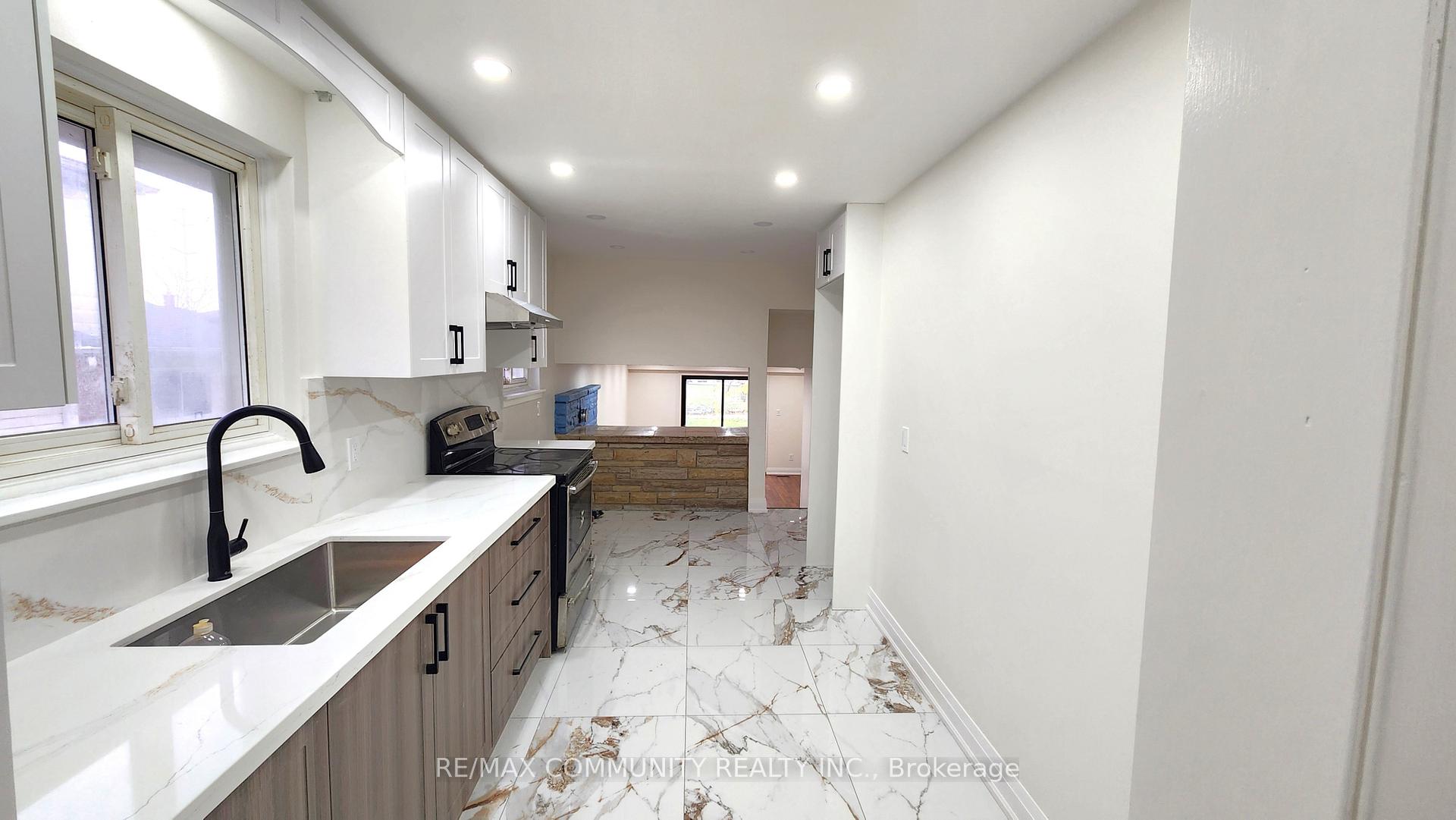 Photo 3 of Unit Main, 19 Purpledusk Trail, Scarborough, Morningside — HOMEH