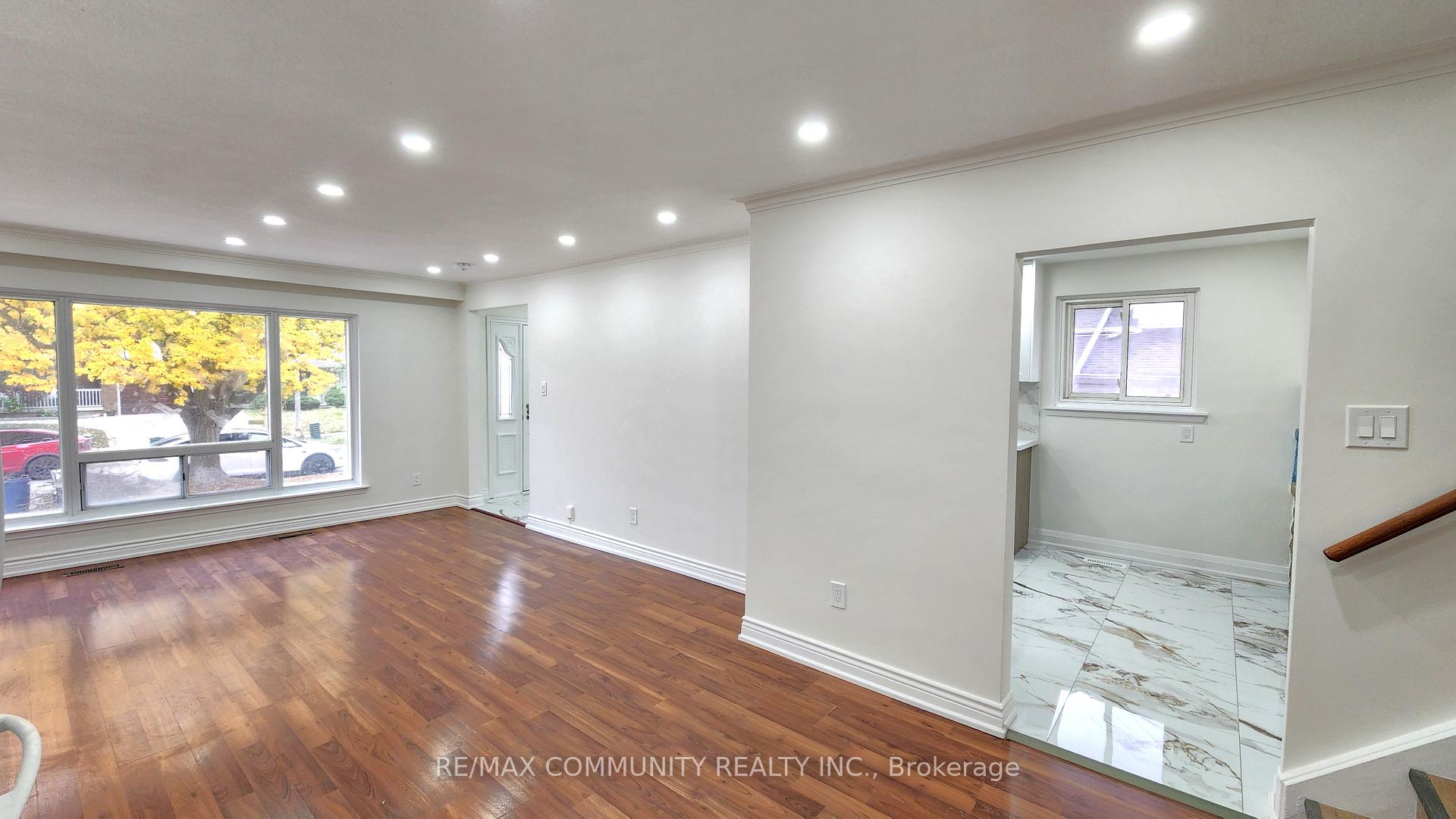 Photo 5 of Unit Main, 19 Purpledusk Trail, Scarborough, Morningside — HOMEH