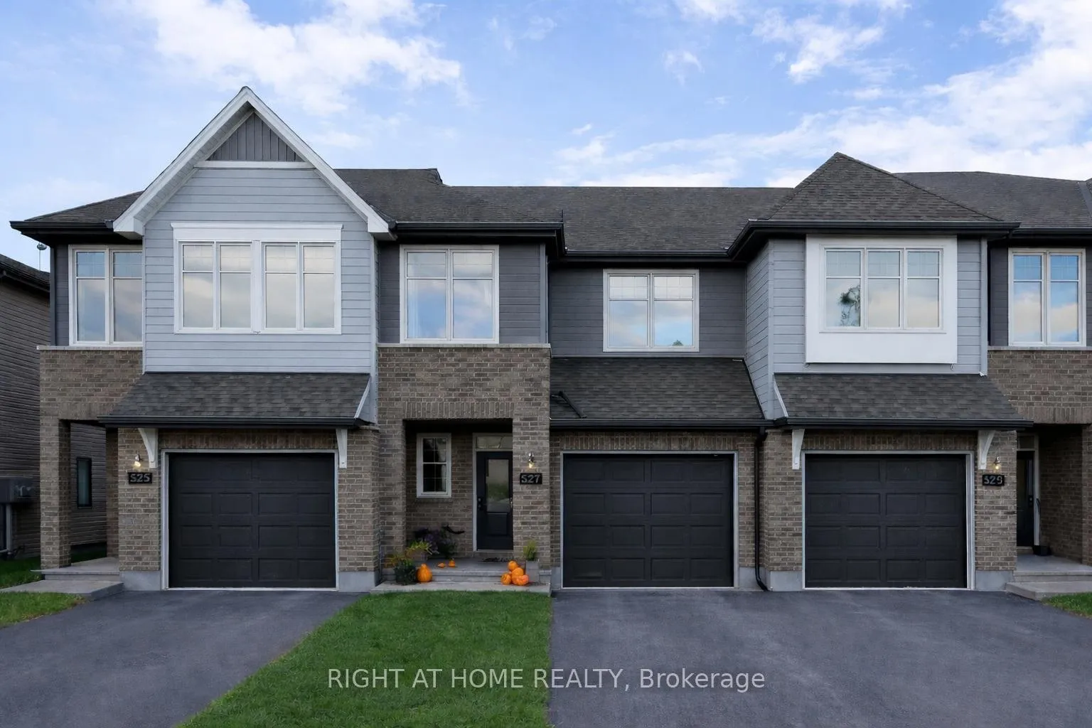 Photo 1 of 527 Sonmarg Crescent, Ottawa, Barrhaven - Half Moon Bay — HOMEH