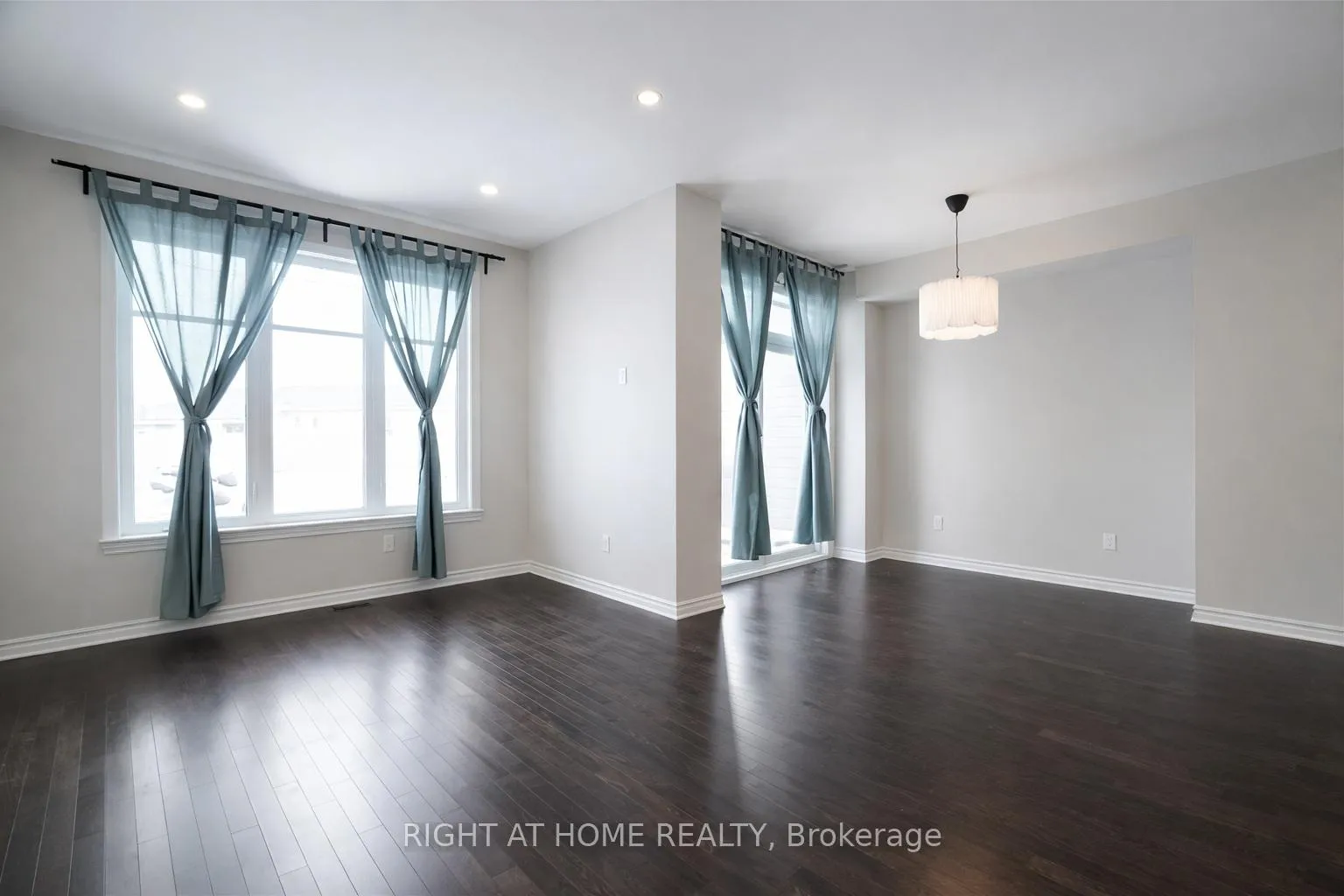 Photo 3 of 527 Sonmarg Crescent, Ottawa, Barrhaven - Half Moon Bay — HOMEH