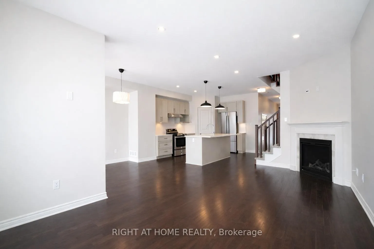 Photo 4 of 527 Sonmarg Crescent, Ottawa, Barrhaven - Half Moon Bay — HOMEH