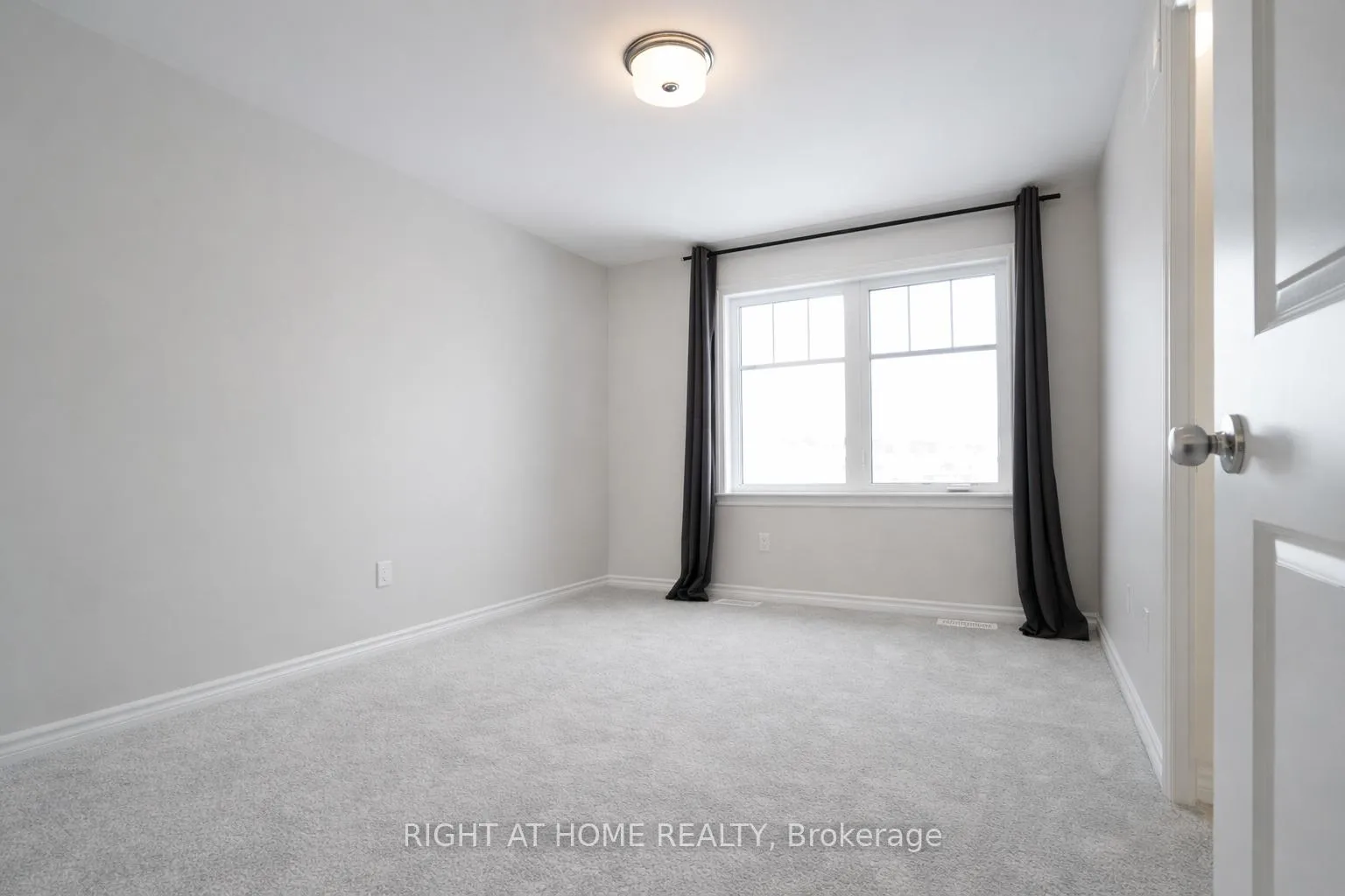 Photo 6 of 527 Sonmarg Crescent, Ottawa, Barrhaven - Half Moon Bay — HOMEH