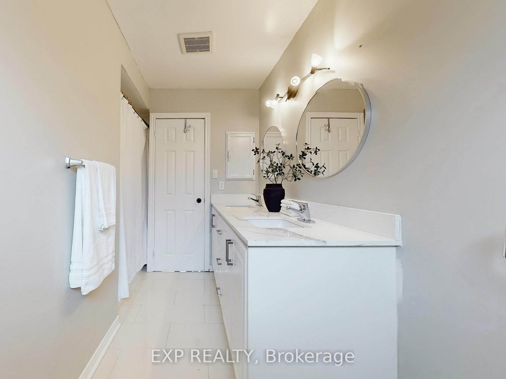 Photo 1 of 19 Kenscott Road, Scarborough, Rouge — HOMEH