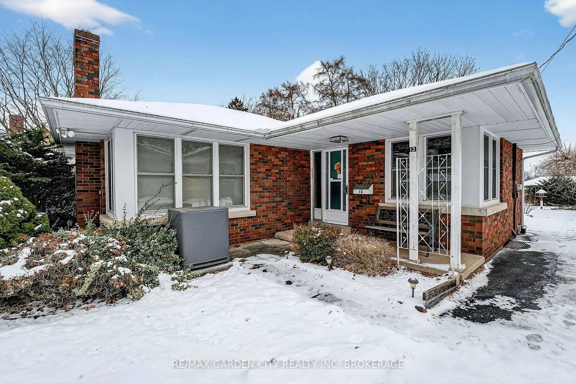 Photo 2 of 13 Chestnut Street, Pelham, Fonthill — HOMEH