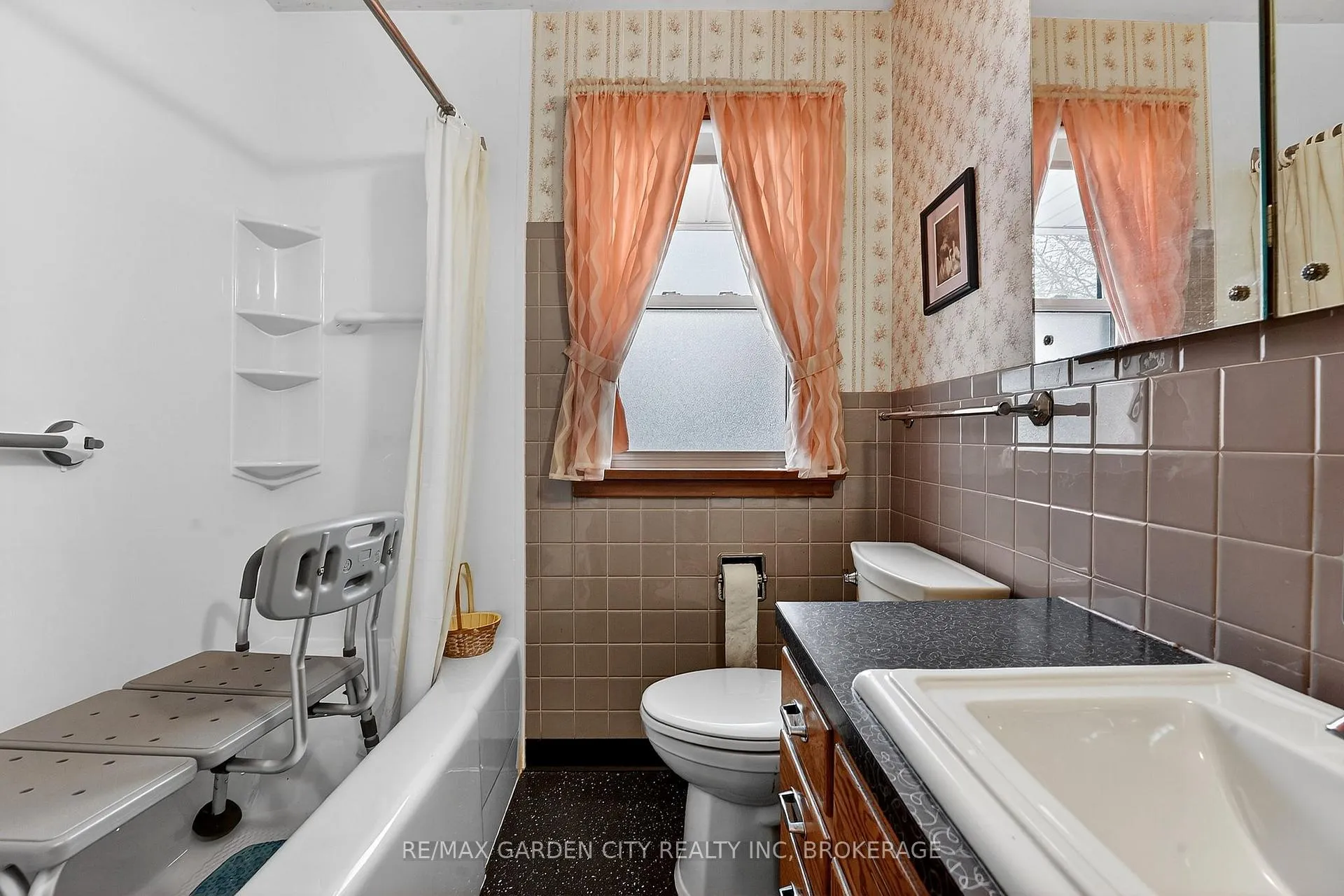 Photo 13 of 13 Chestnut Street, Pelham, Fonthill — HOMEH