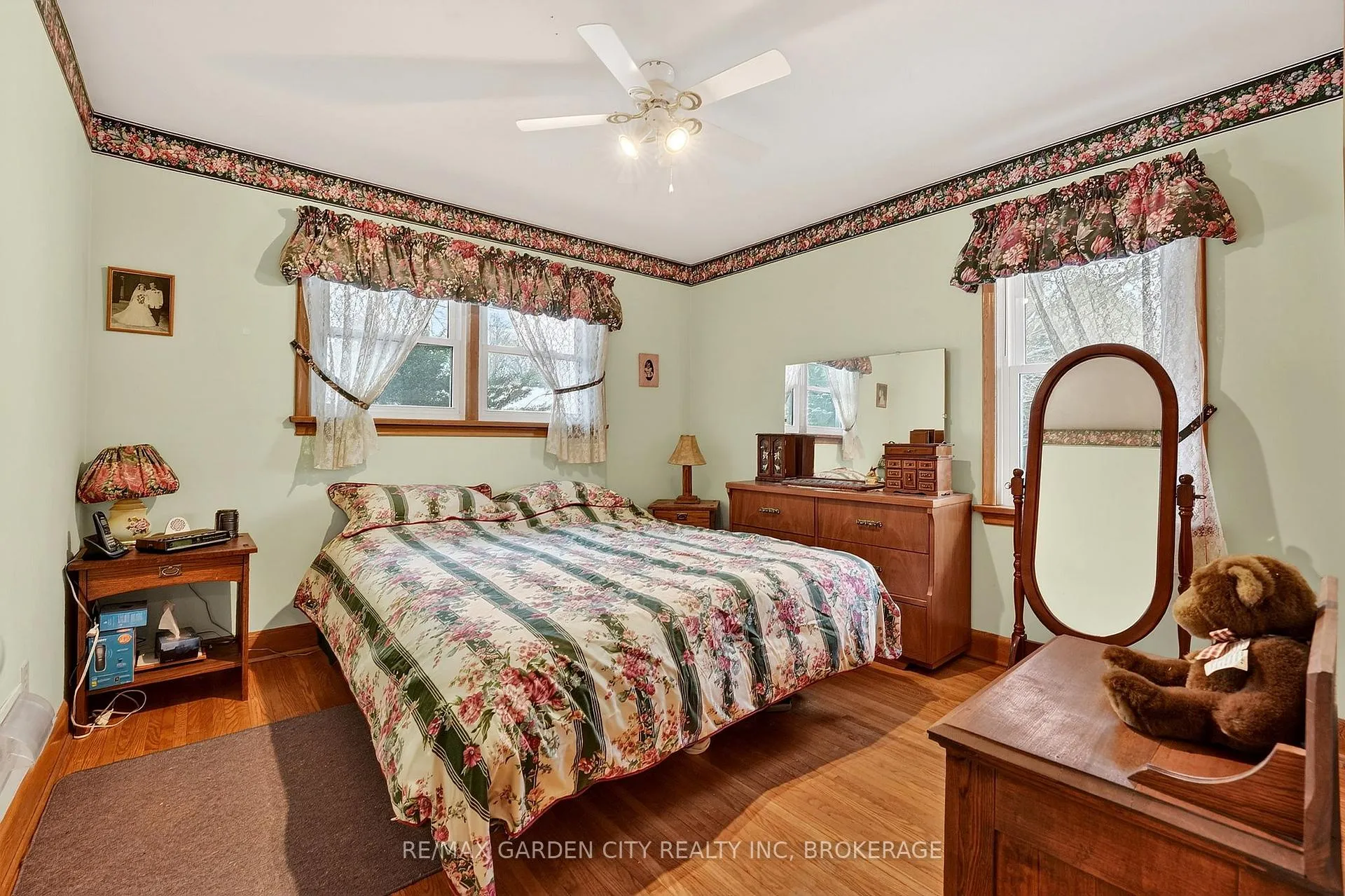 Photo 14 of 13 Chestnut Street, Pelham, Fonthill — HOMEH