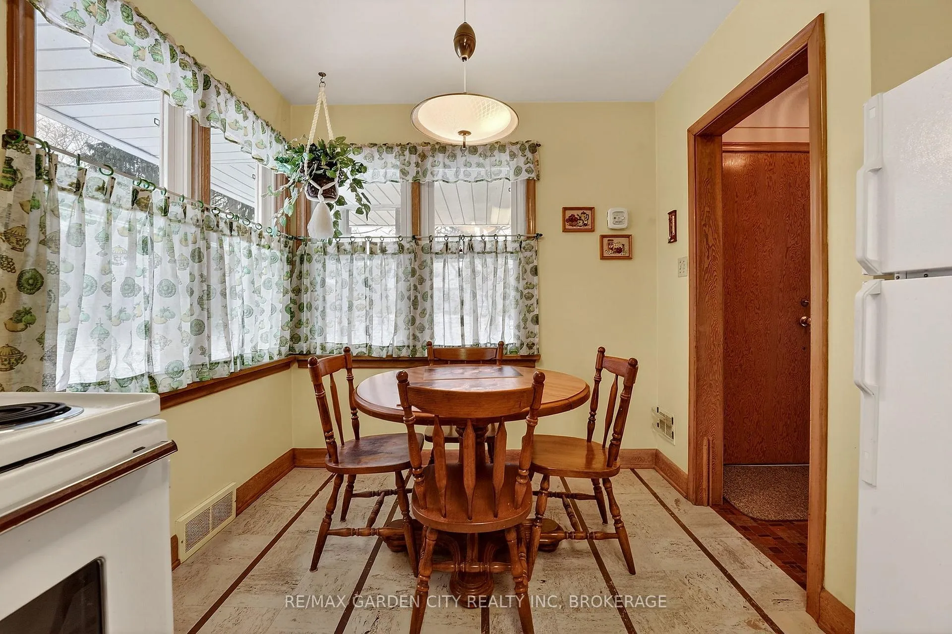 Photo 16 of 13 Chestnut Street, Pelham, Fonthill — HOMEH