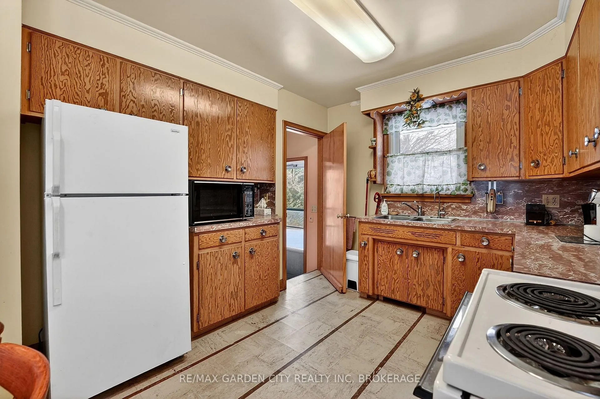 Photo 17 of 13 Chestnut Street, Pelham, Fonthill — HOMEH