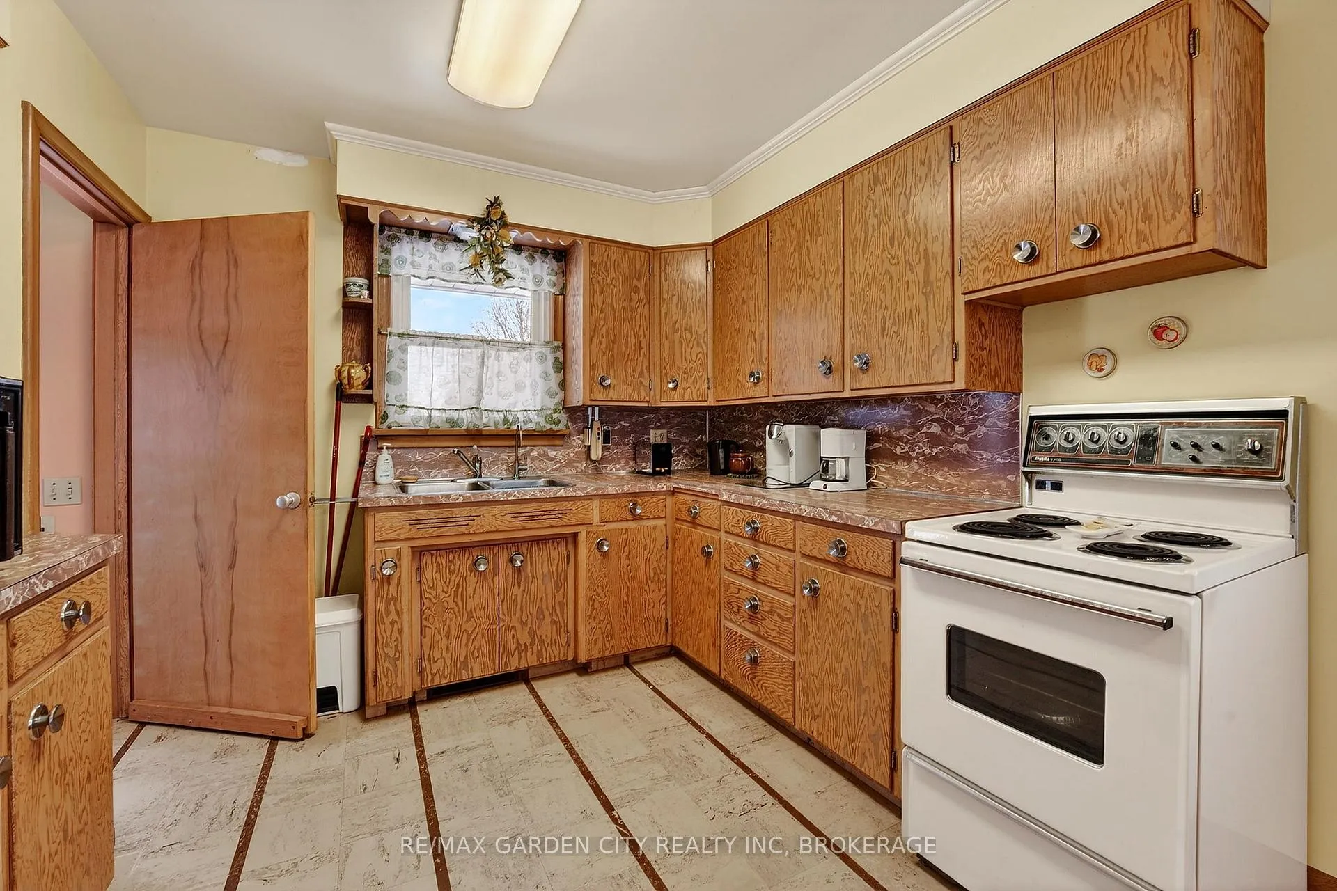 Photo 18 of 13 Chestnut Street, Pelham, Fonthill — HOMEH