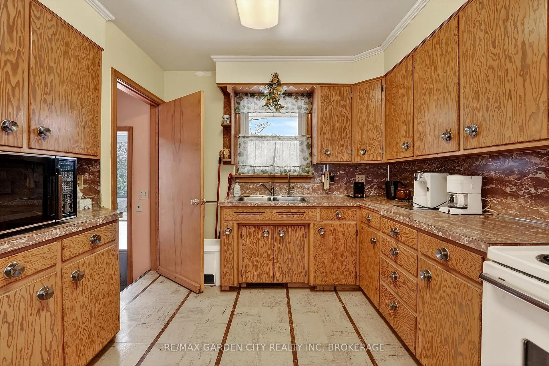 Photo 19 of 13 Chestnut Street, Pelham, Fonthill — HOMEH