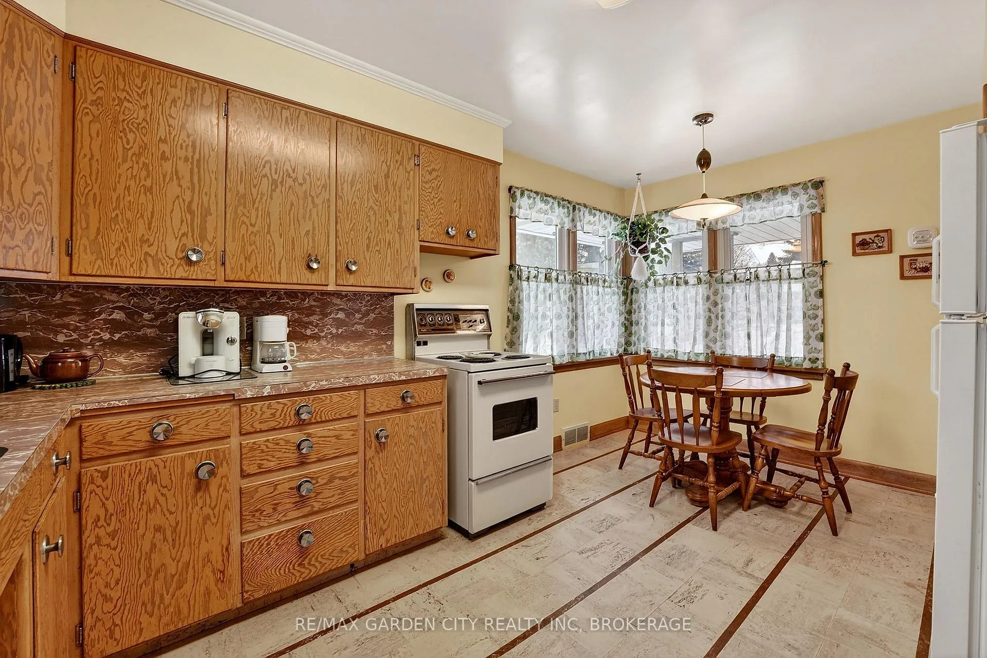 Photo 20 of 13 Chestnut Street, Pelham, Fonthill — HOMEH