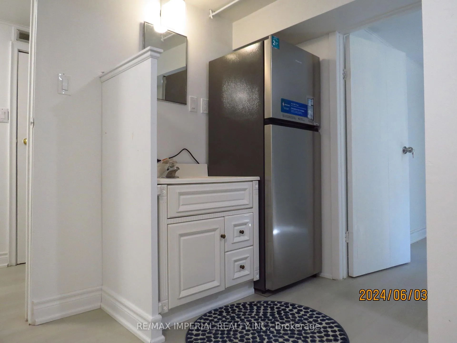 Photo 1 of 47 Kemp sell Crescent, Stratford — HOMEH