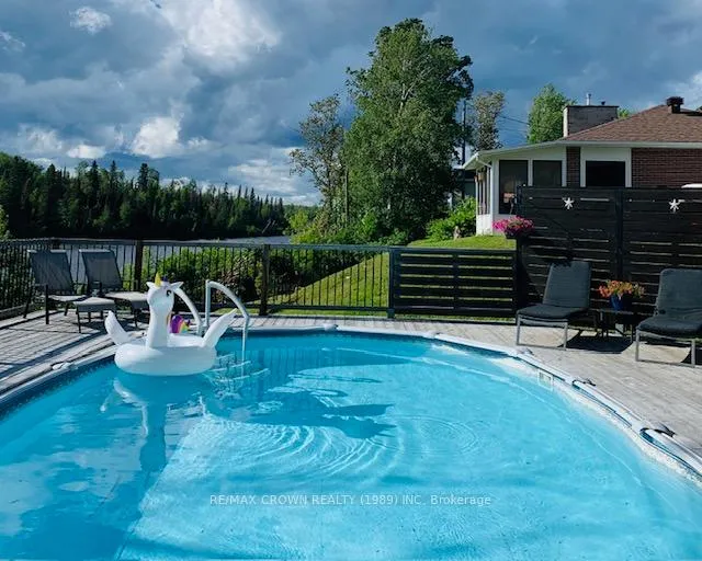 Photo 3 of 17 A Park Crescent, Kapuskasing — HOMEH