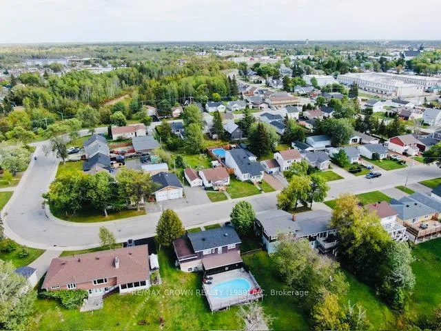 Photo 40 of 17 A Park Crescent, Kapuskasing — HOMEH