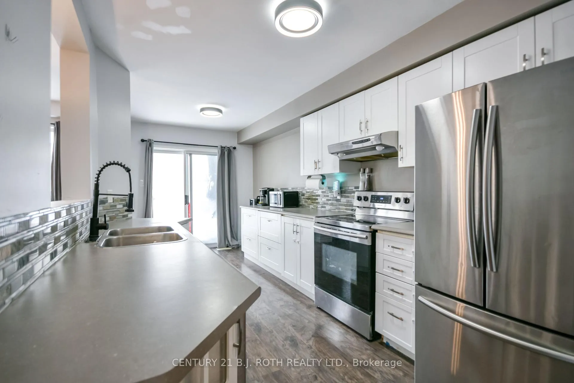 Photo 8 of 5 Black Cherry Crescent, Barrie, Holly — HOMEH