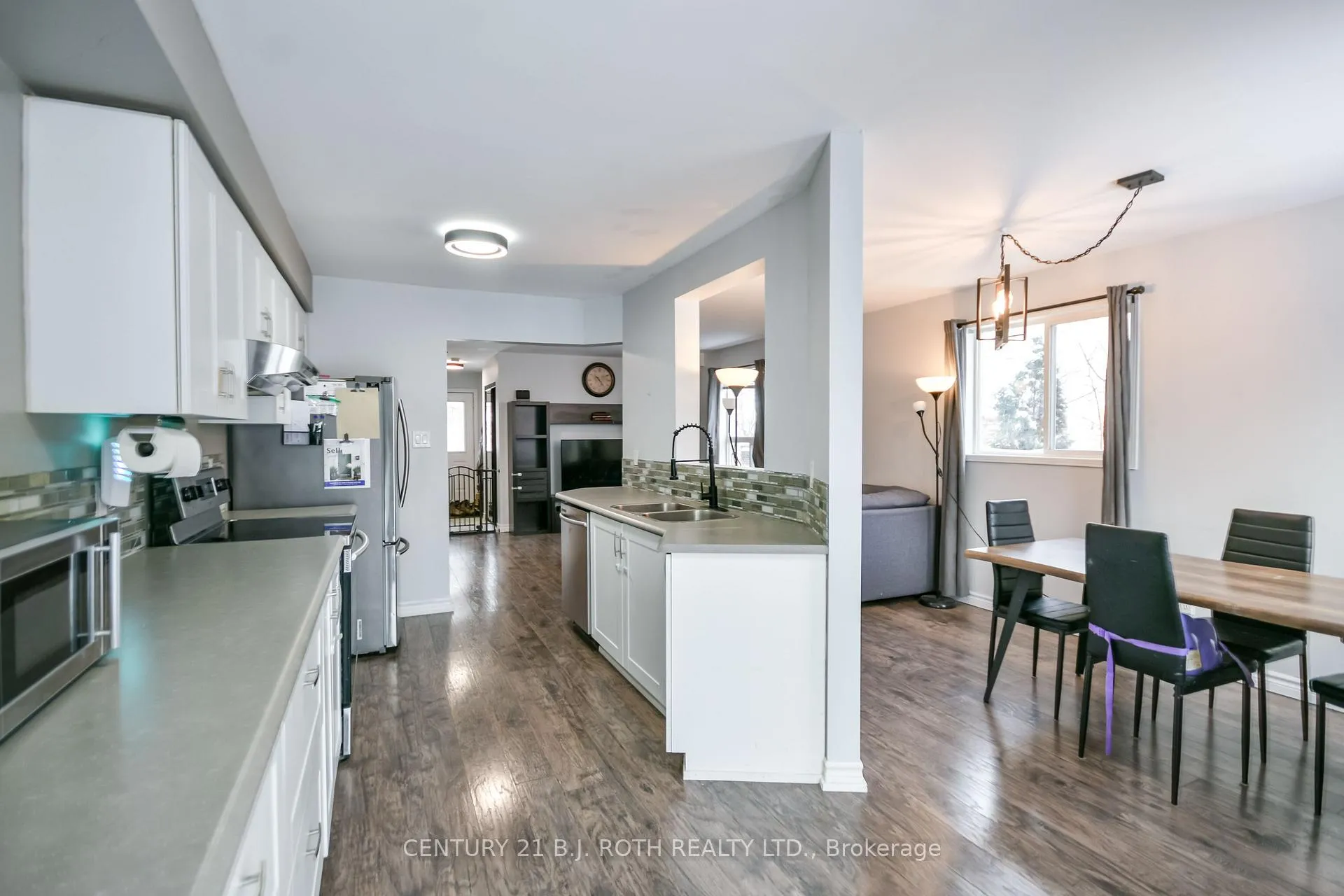 Photo 10 of 5 Black Cherry Crescent, Barrie, Holly — HOMEH
