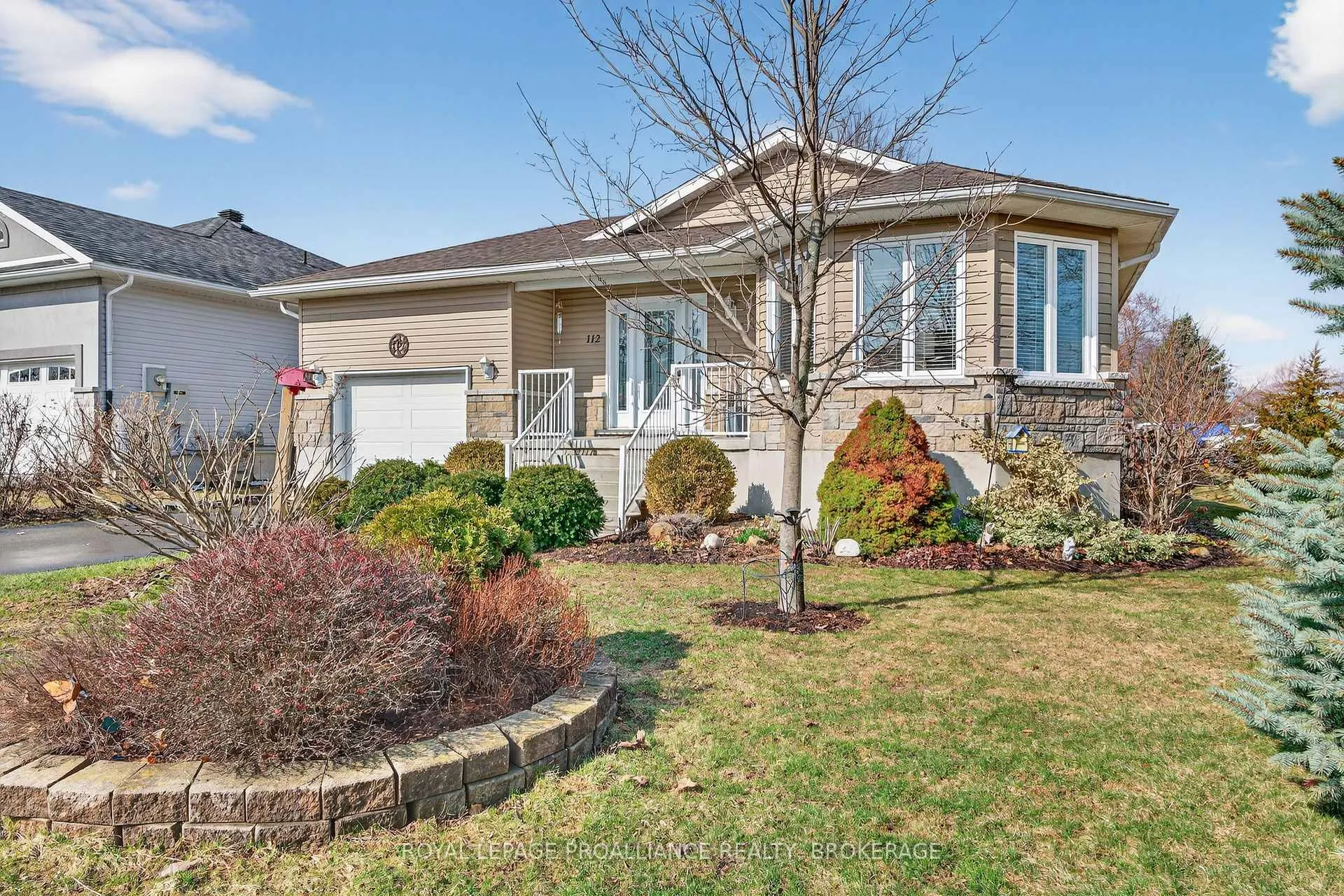 Photo 3 of 112 Maplecroft Court, Gananoque — HOMEH