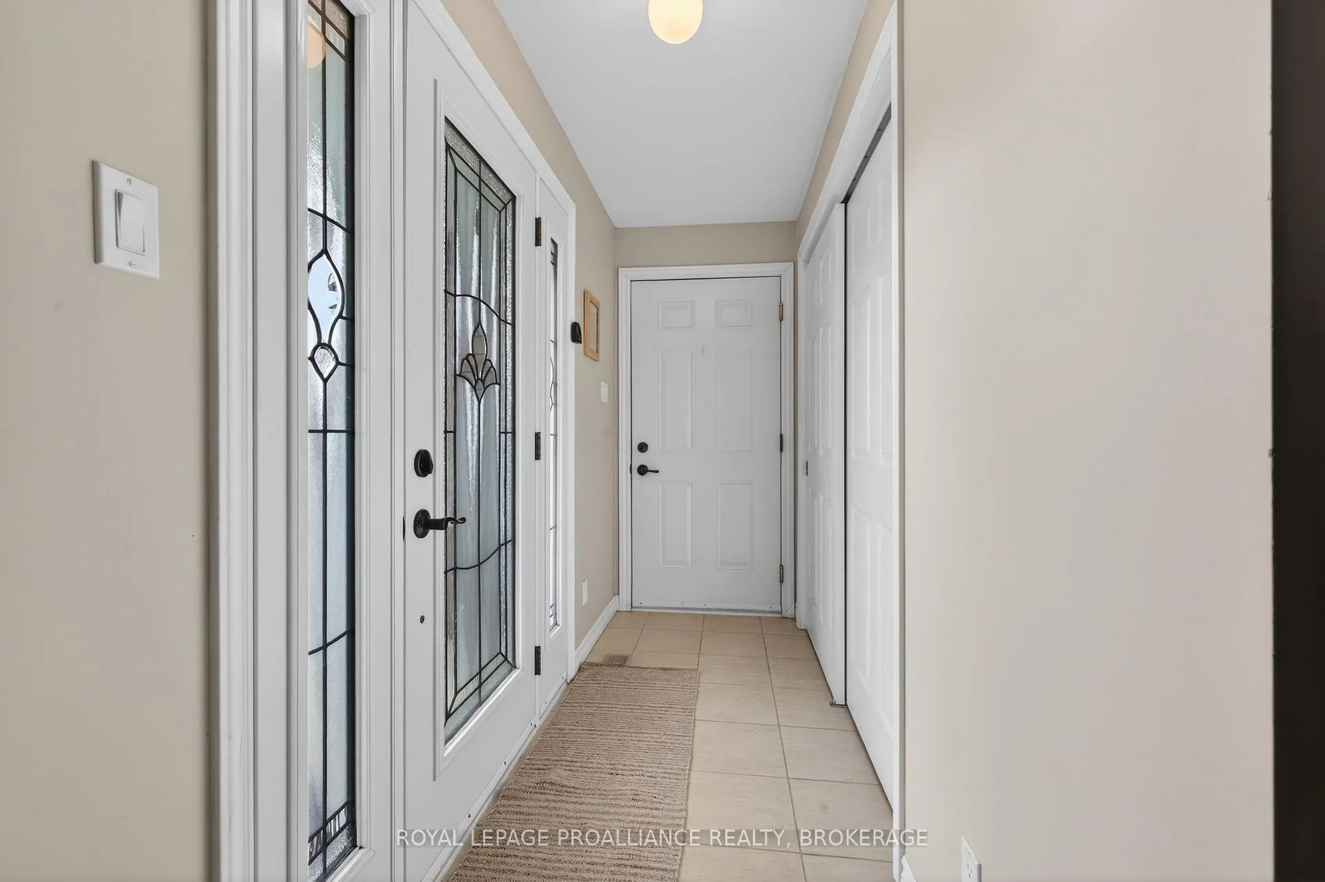 Photo 5 of 112 Maplecroft Court, Gananoque — HOMEH