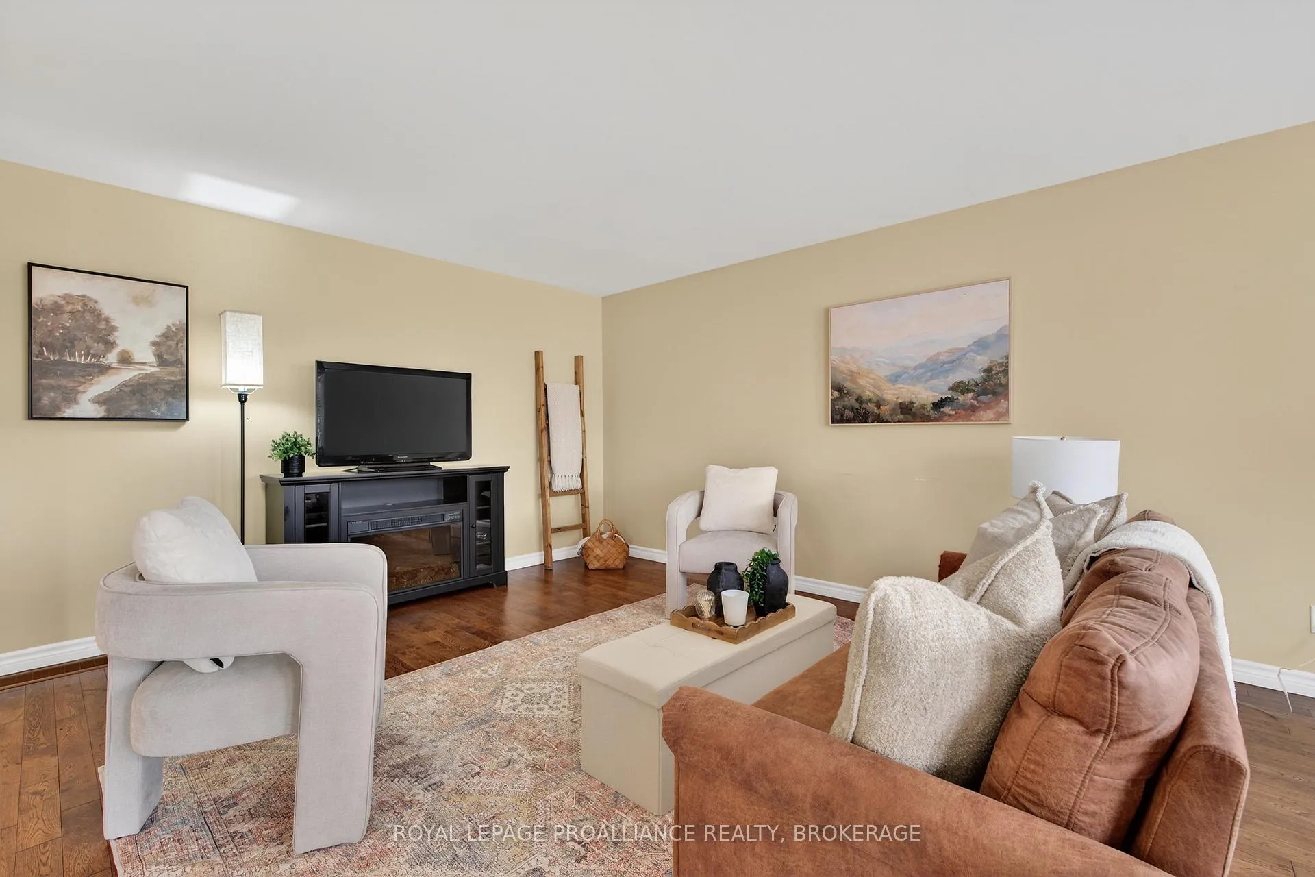 Photo 6 of 112 Maplecroft Court, Gananoque — HOMEH