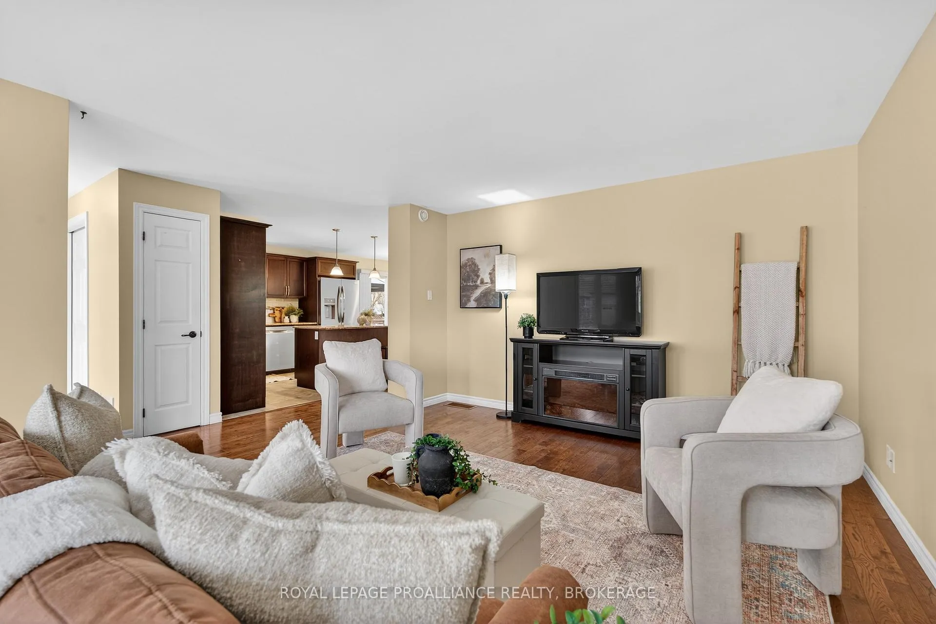 Photo 7 of 112 Maplecroft Court, Gananoque — HOMEH