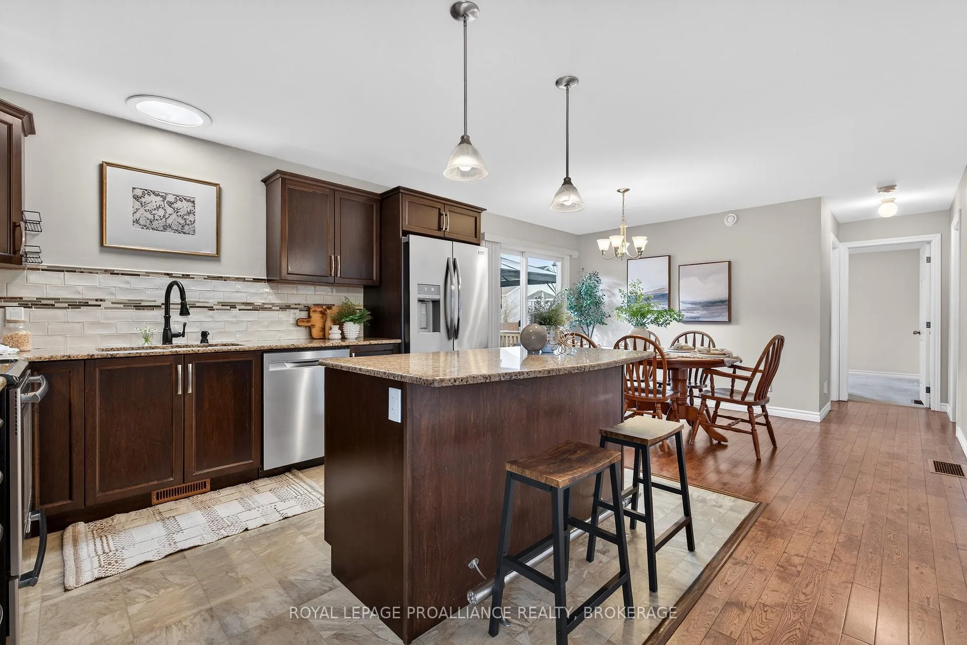 Photo 10 of 112 Maplecroft Court, Gananoque — HOMEH