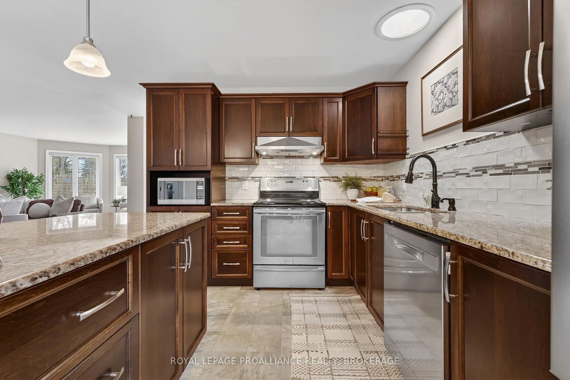 Photo 11 of 112 Maplecroft Court, Gananoque — HOMEH